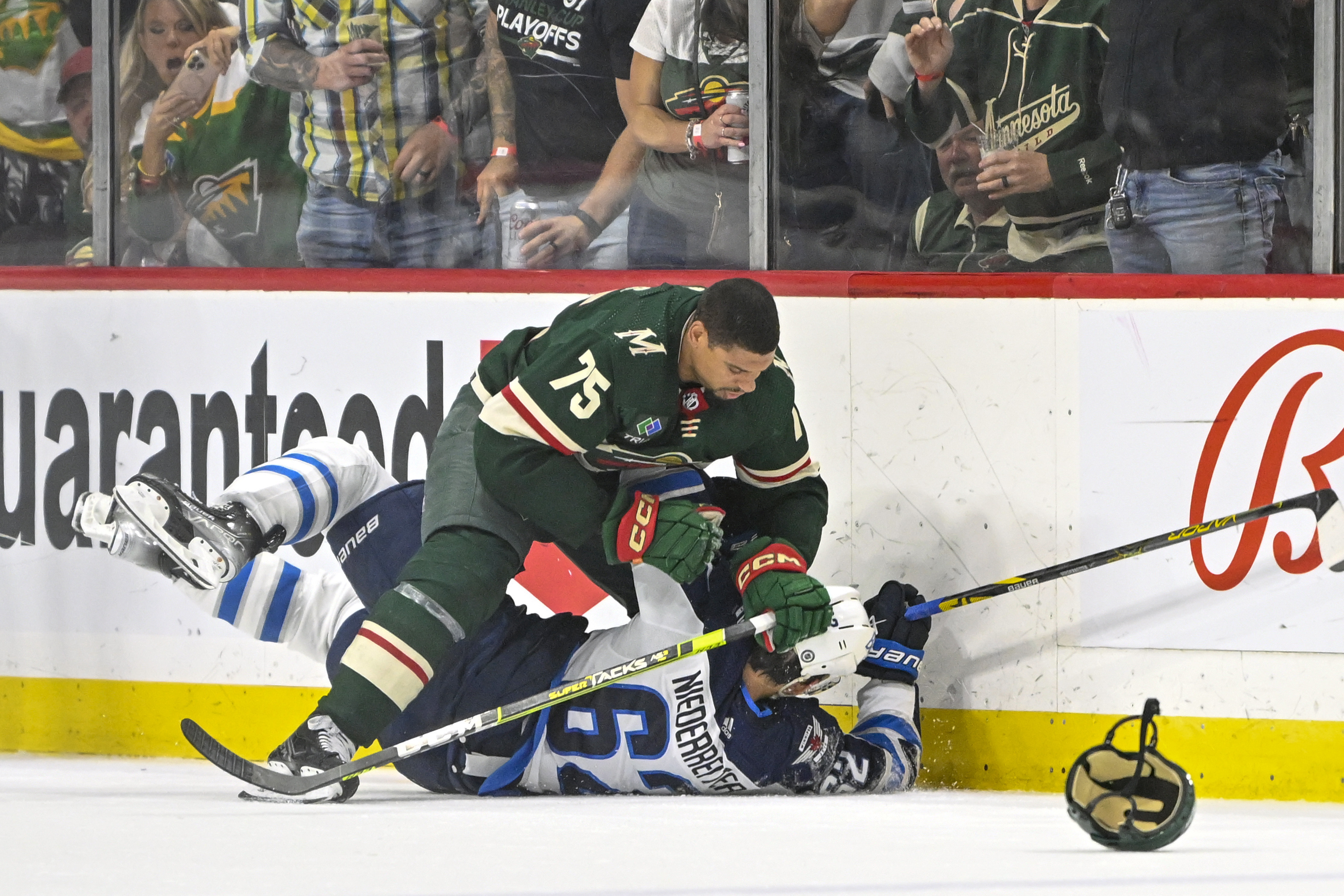 Winnipeg Jets beat Minnesota Wild for franchise's first playoff win