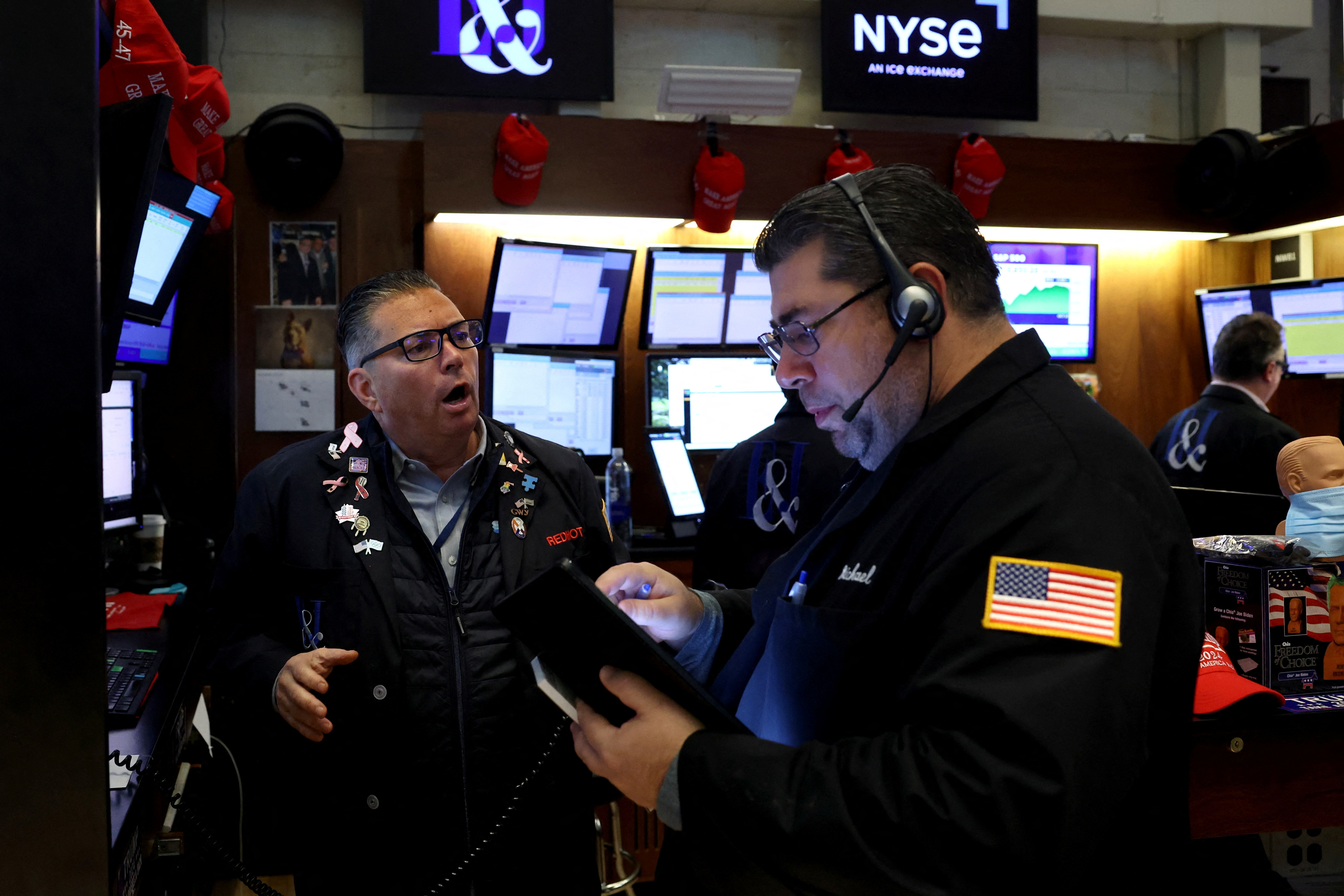 Morning Bid: Oil and yen drop on MidEast restraint, Japan