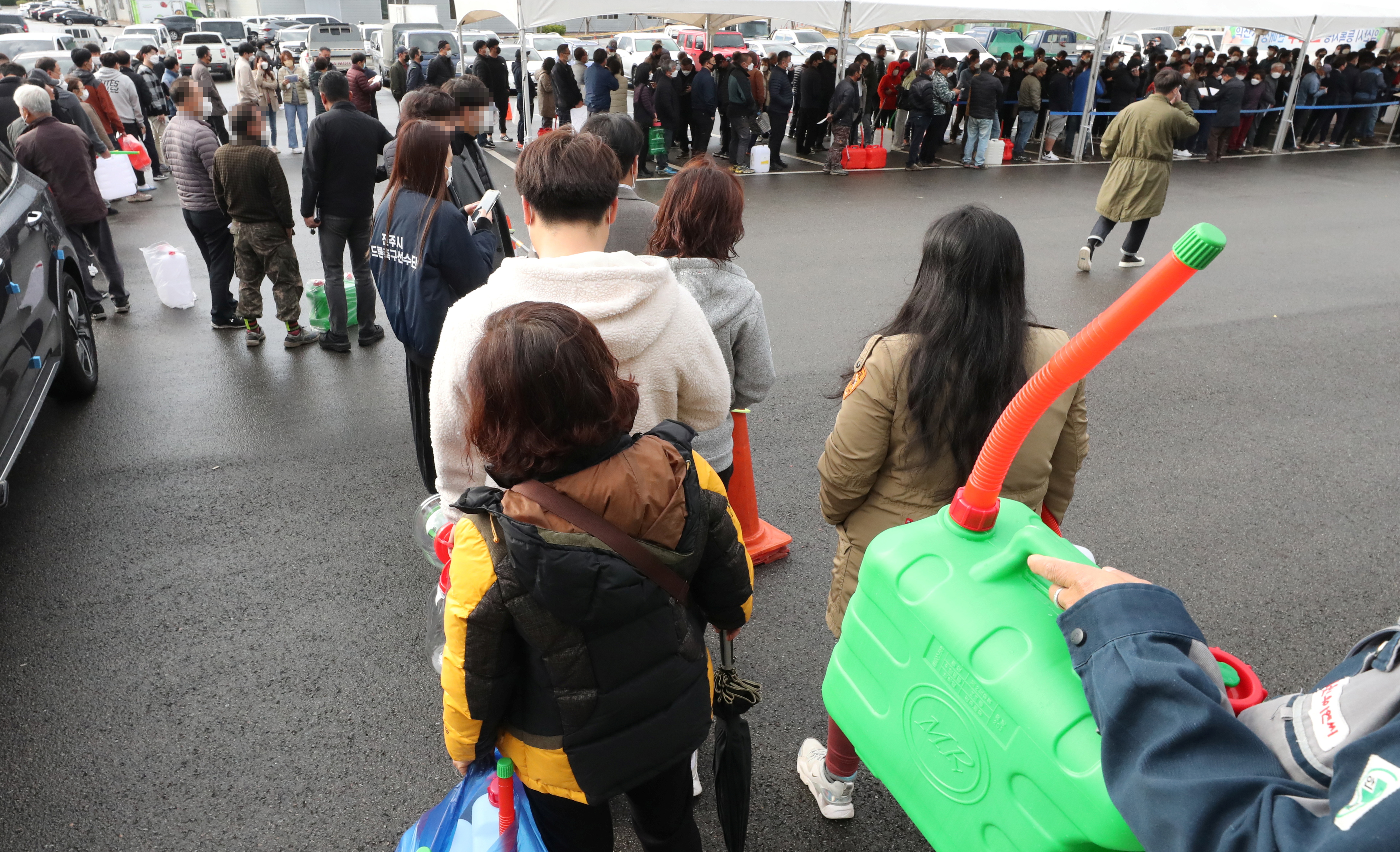 People wait in a line to get urea in Iksan, South Korea, November 9, 2021.  Yonhap via REUTERS   