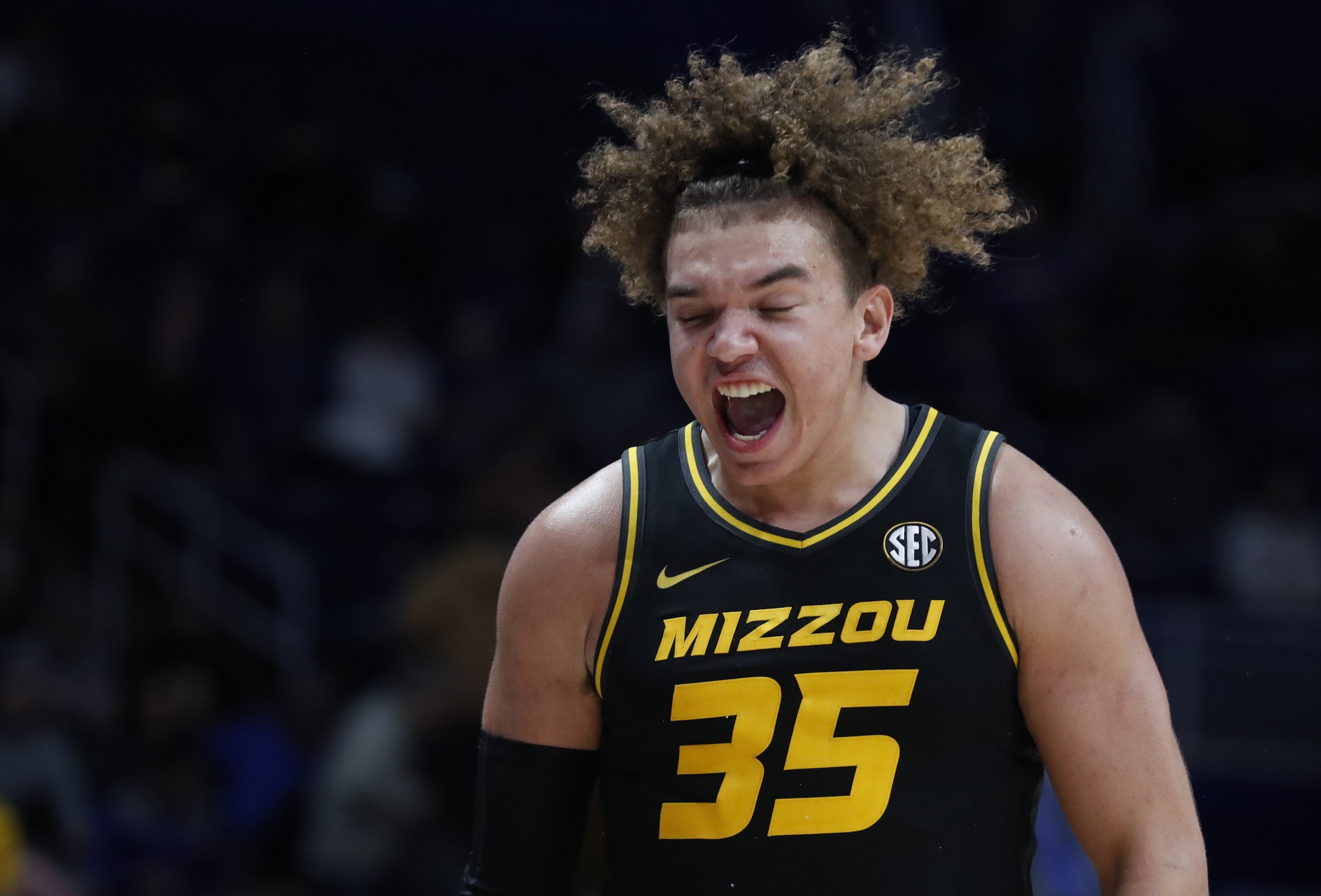 Missouri ends Pitt's home winning streak | Reuters