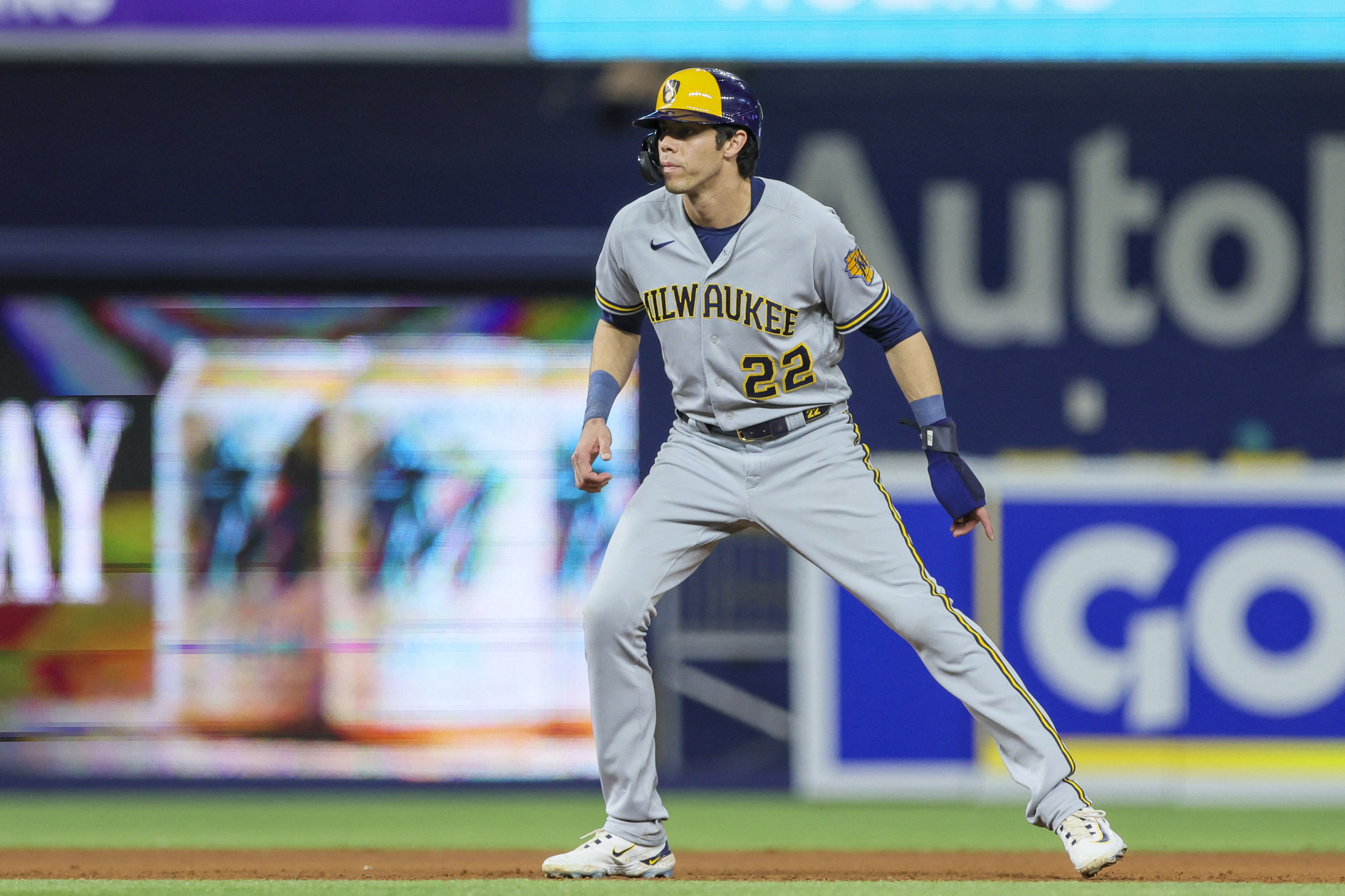 Propelled by Yelich, Brewers pound Marlins for 12 second-inning runs