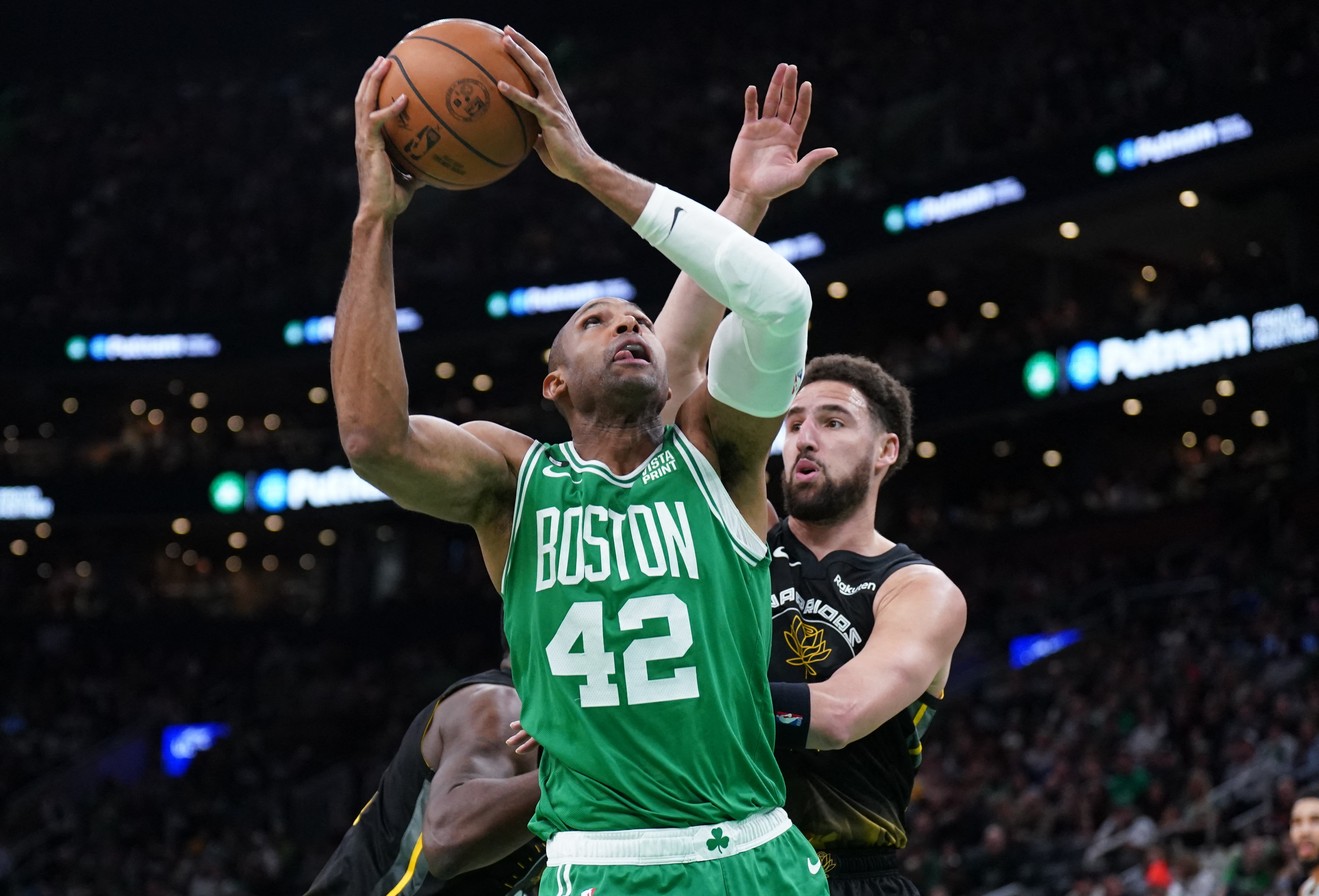 NBA roundup: Celtics extend winning streak to seven