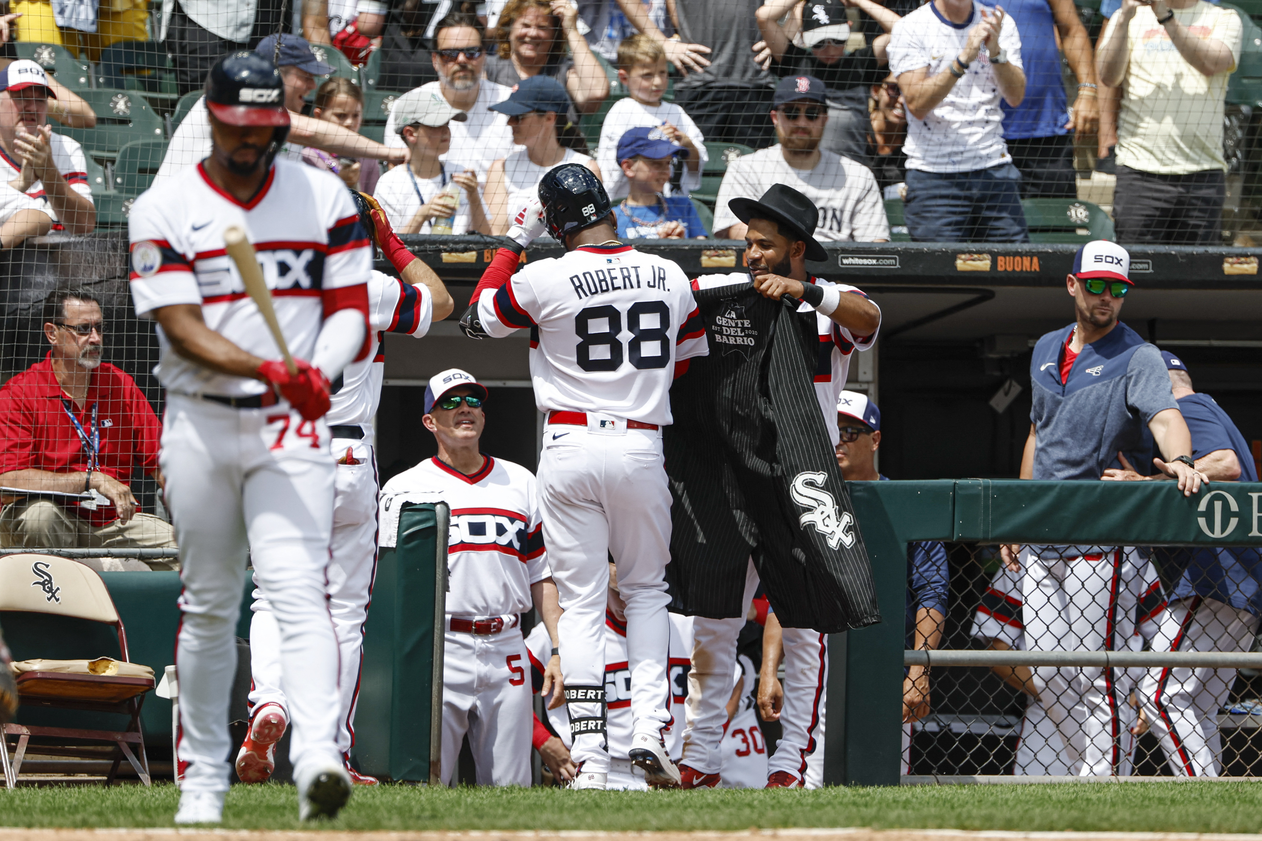 Luis Robert Jr. hits two HRs as White Sox beat Red Sox