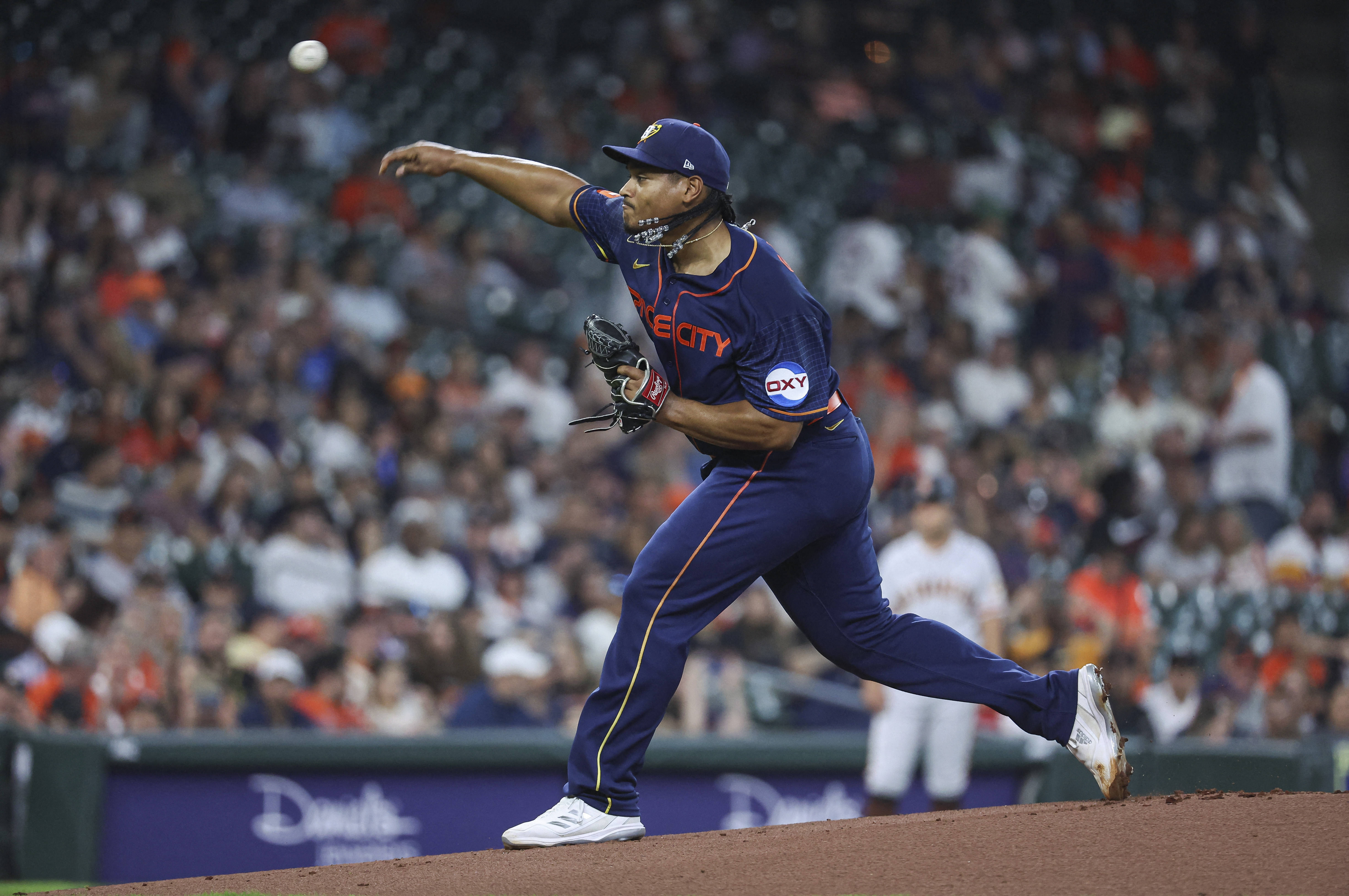 Houston Astros Injury Update: Mauricio Dubon Exits Game Against