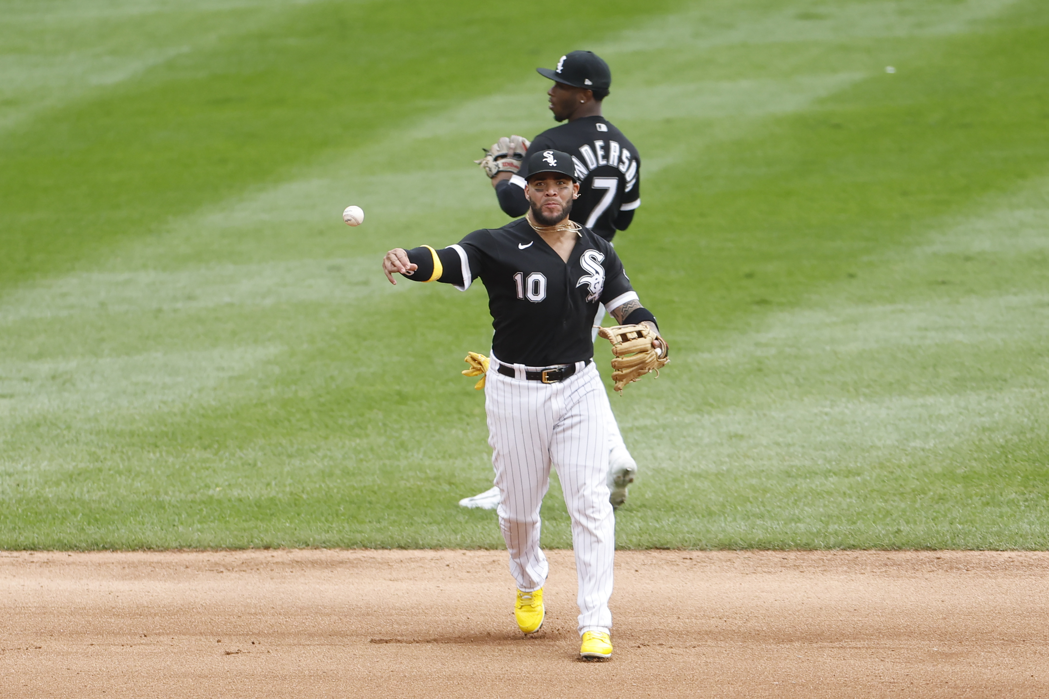 Andrew Vaughn, Yoan Moncada power White Sox past D-backs