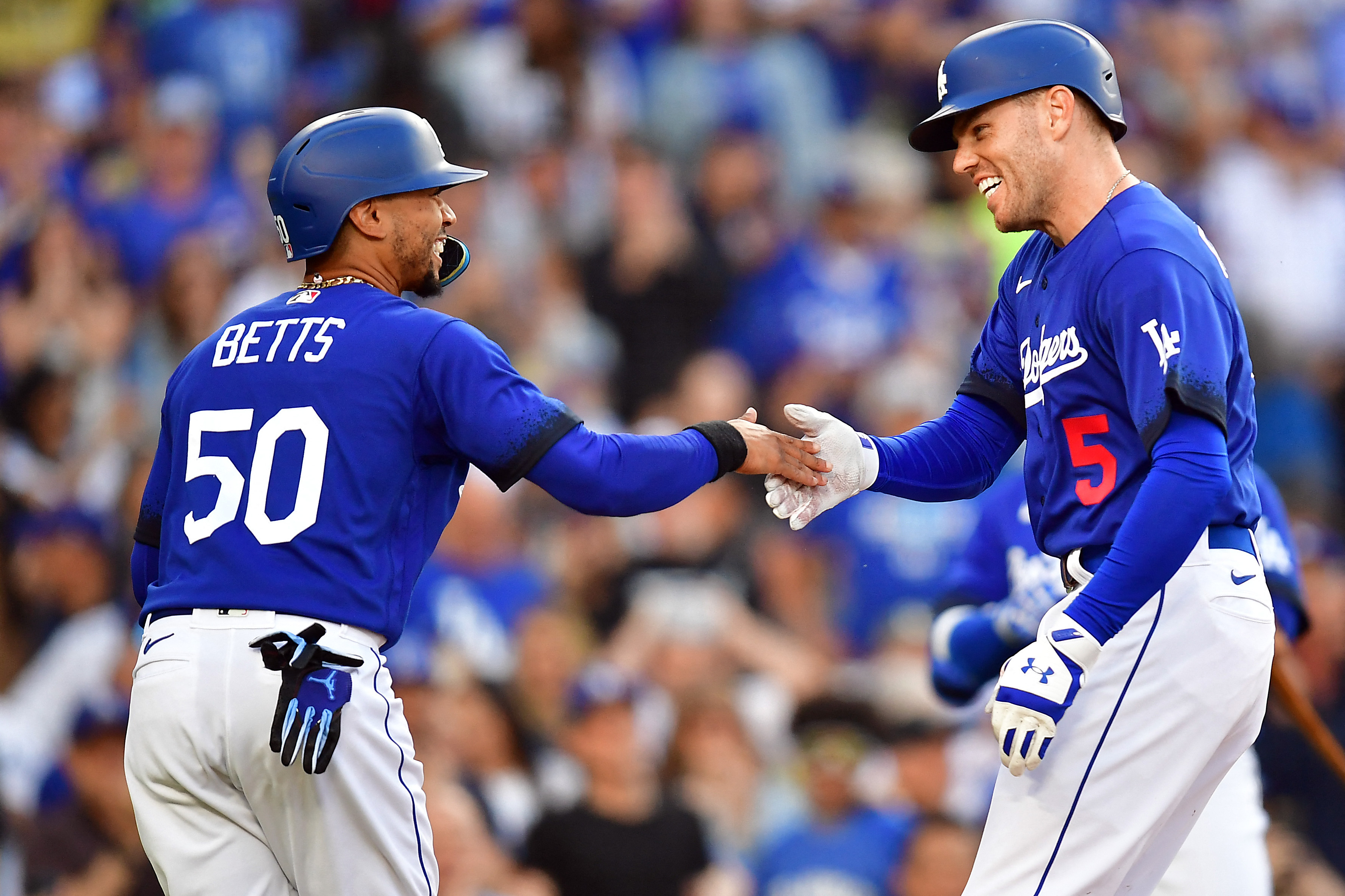 Freddie Freeman, Max Muncy power Dodgers past Pirates