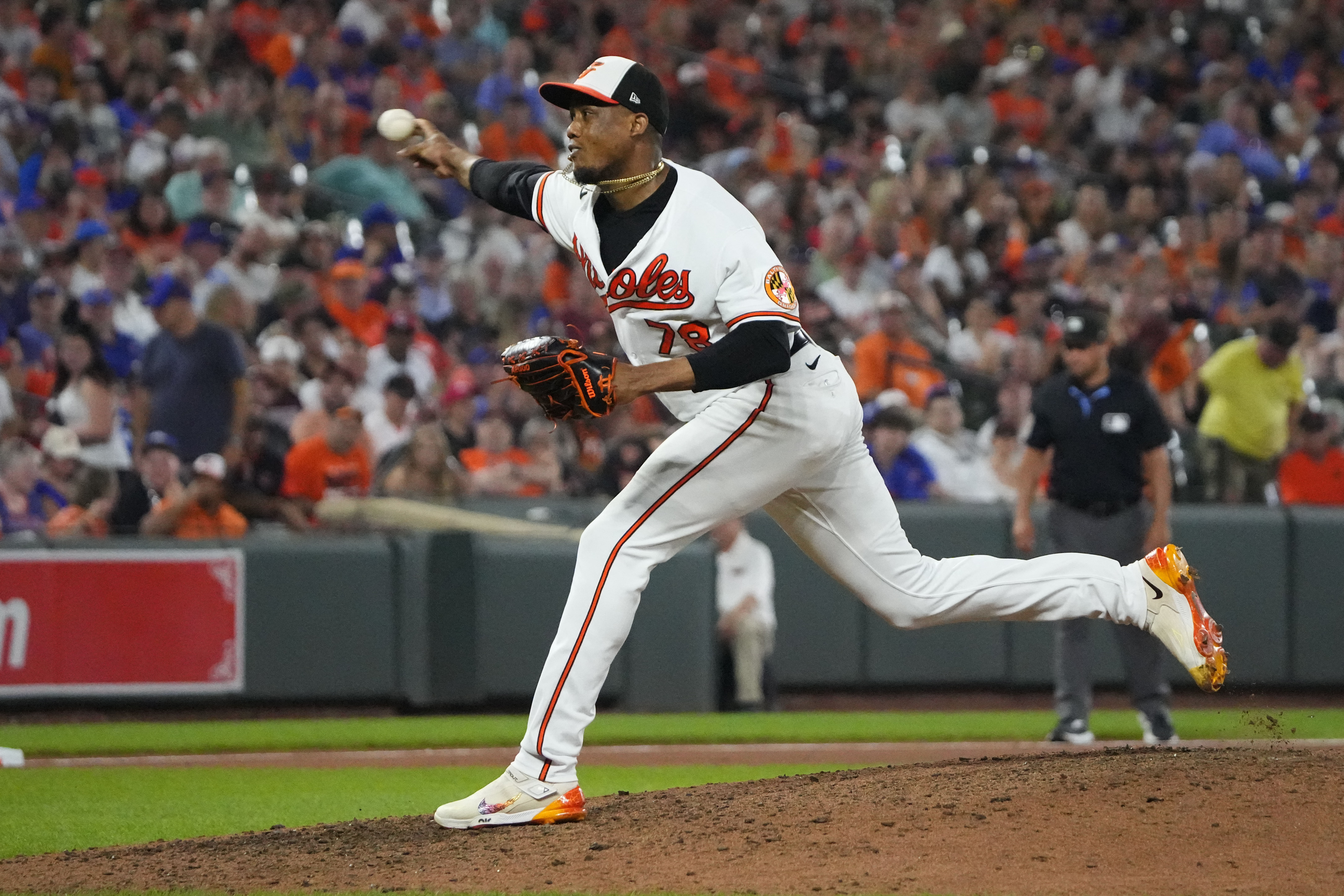 Henderson and Santander homer to lead the 1st-place Orioles past the  skidding Mets 7-3 - WTOP News