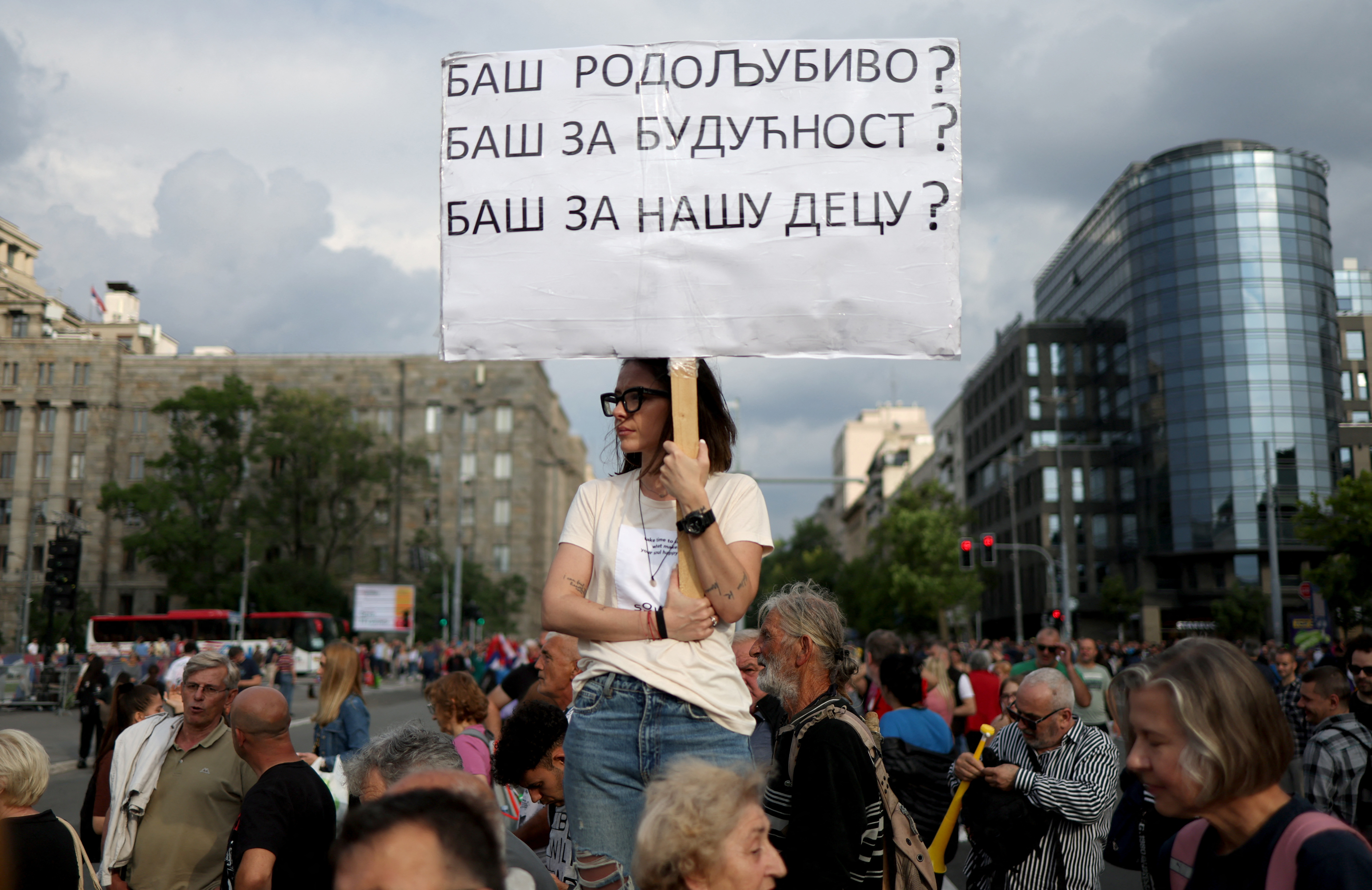 Демонстрация сербских оппозиционных партий "Сербия против насилия" в Белграде