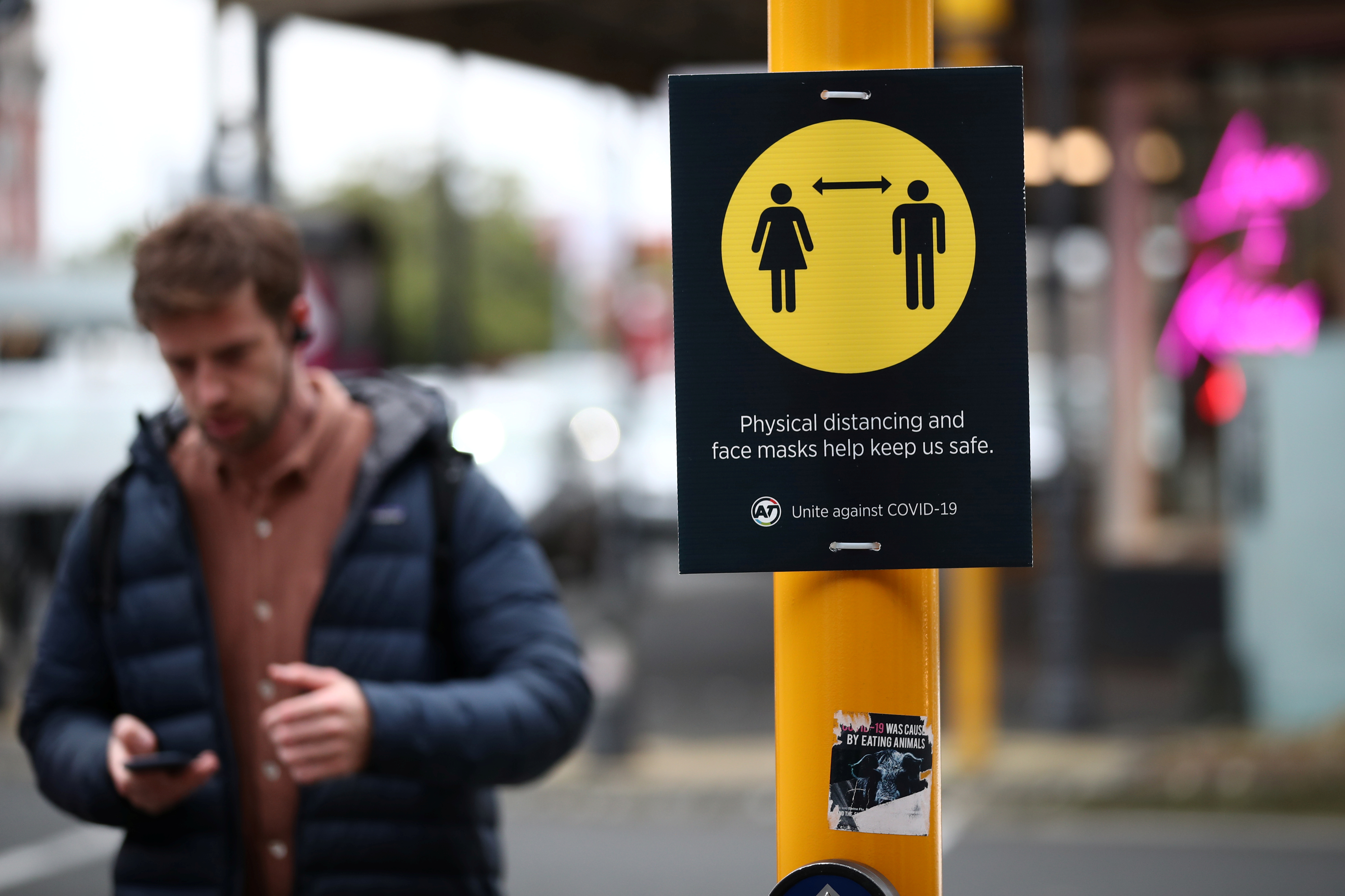 New Zealand's COVID-19 safety measure mandating masks on public transport takes effect in Auckland