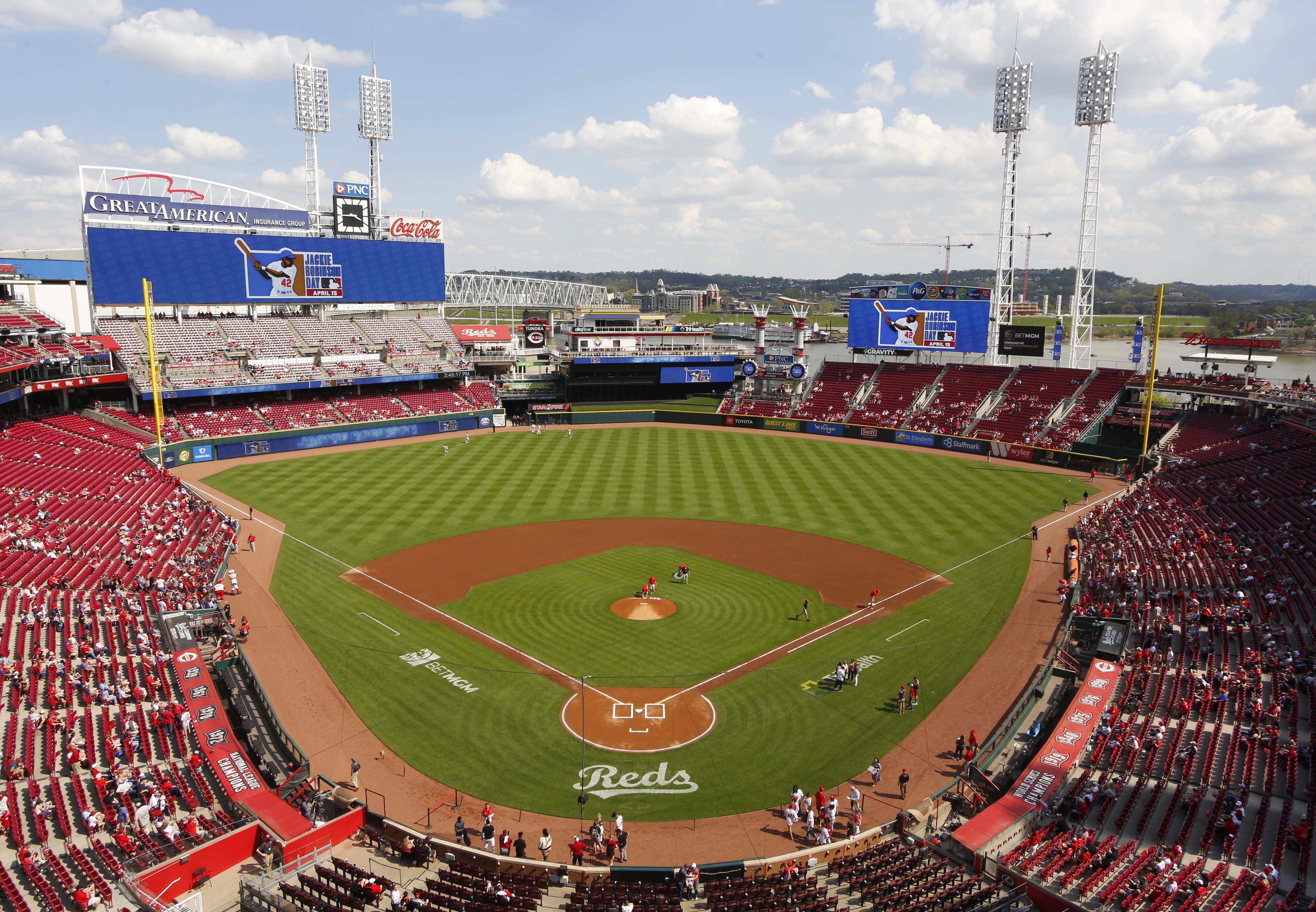 Myers homers twice, leads Reds in 13-0 rout of Phillies