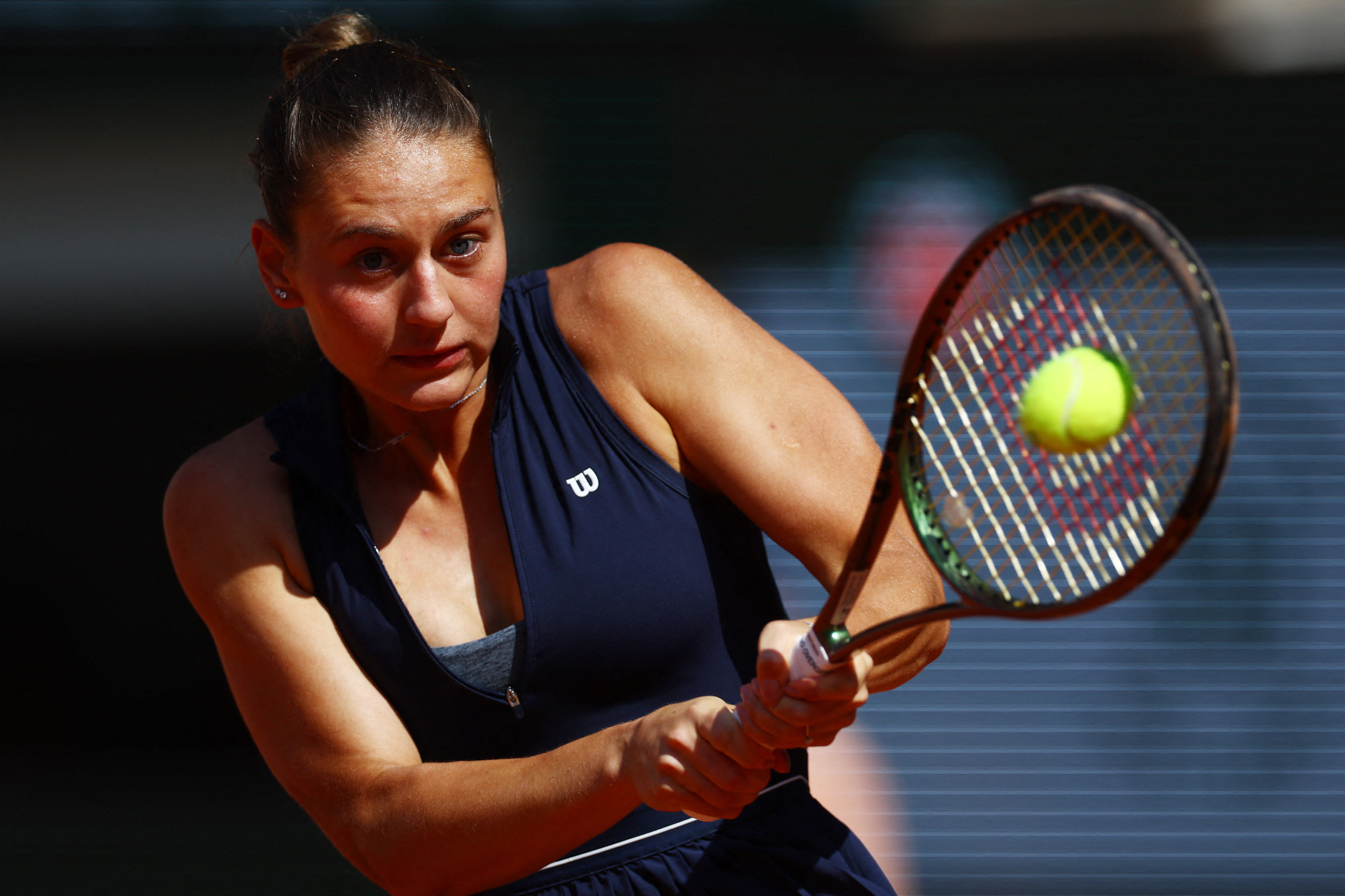 Sabalenka powers into French second round in win marred by jeers | Reuters