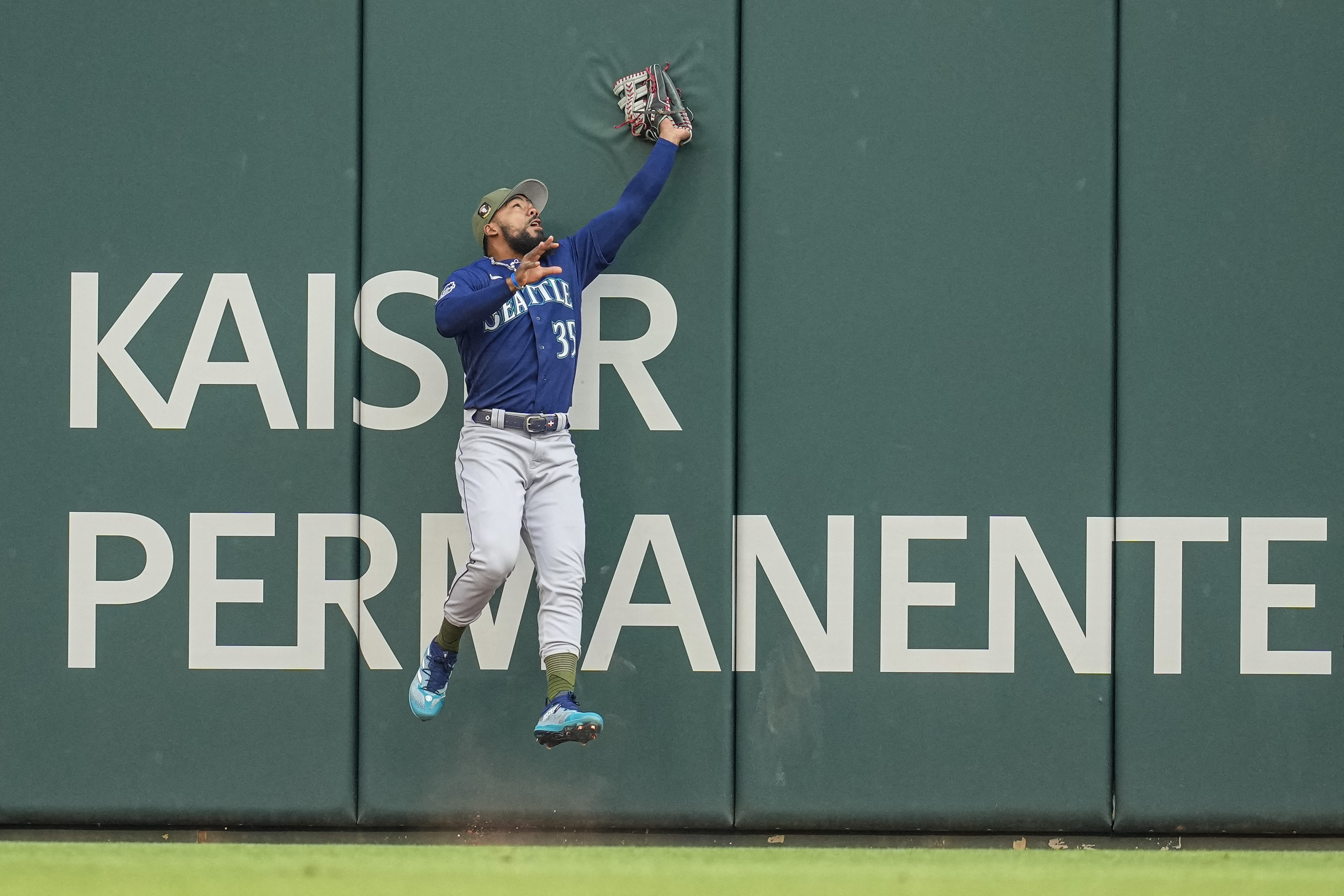 Braves rally, hand Mariners' Bryce Miller first loss