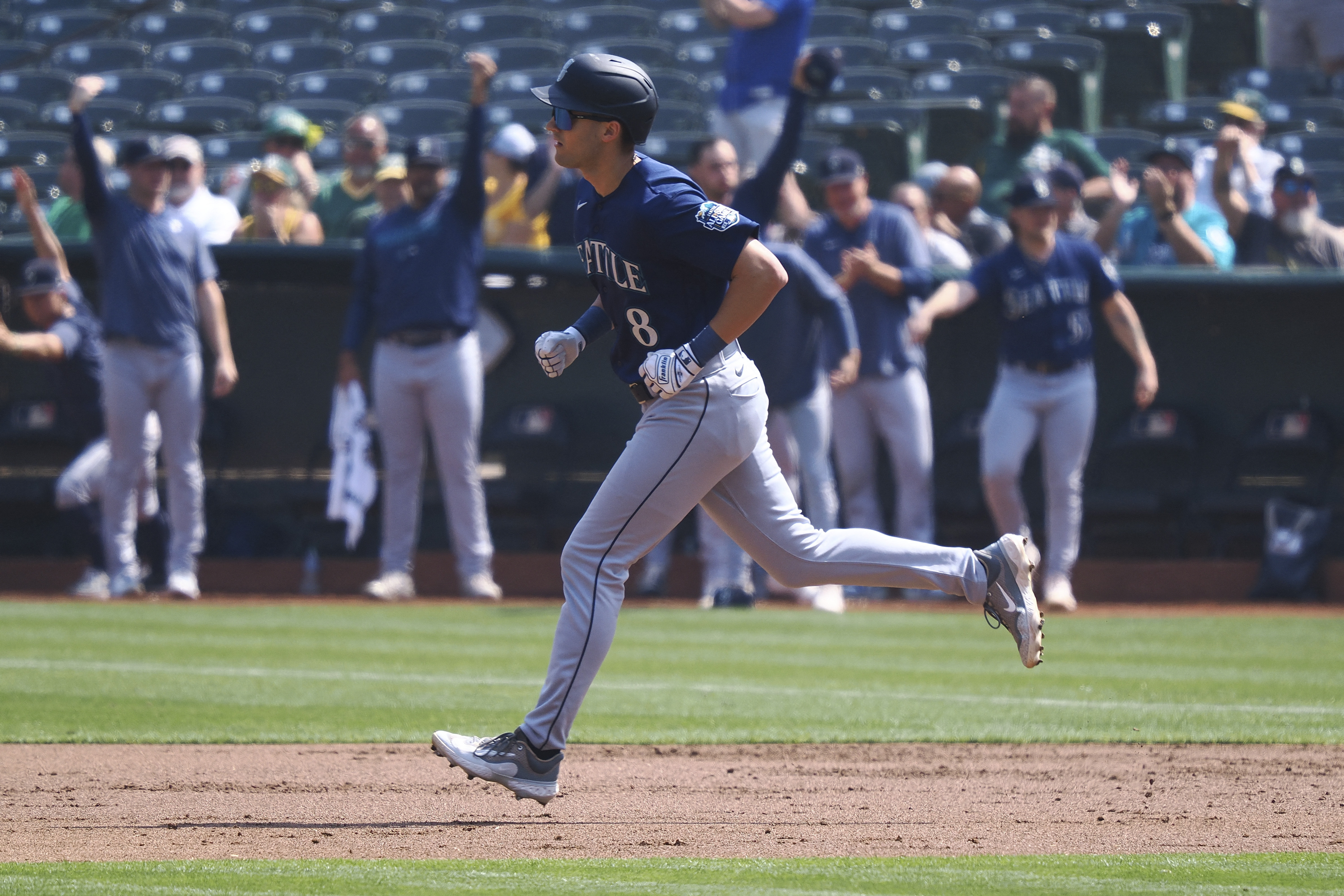 Mariners beat A's 6-3 to keep pace with AL West rivals - The Columbian