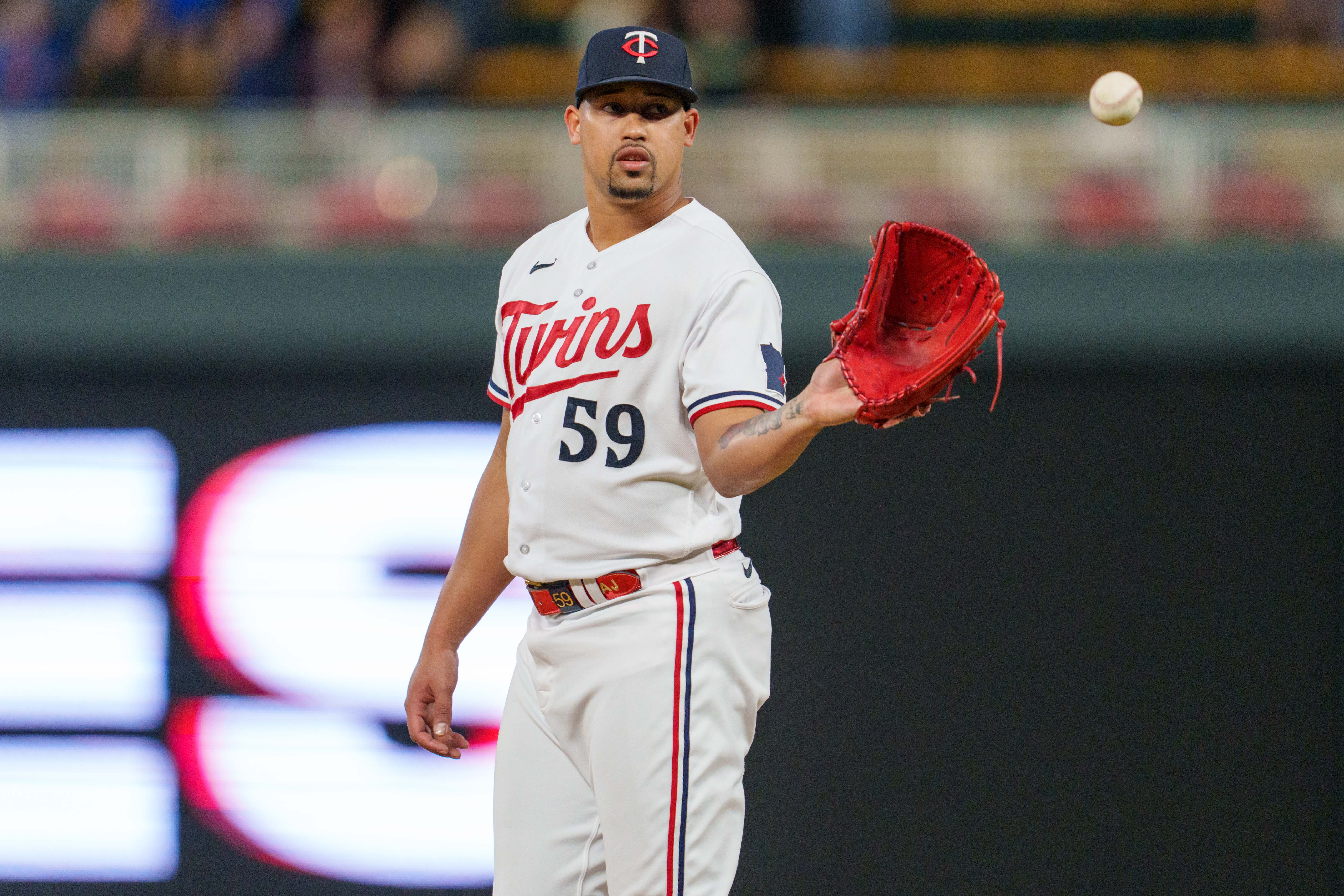 Willi Castro's late blast leads Twins to 3-2 win over Rays – Twin