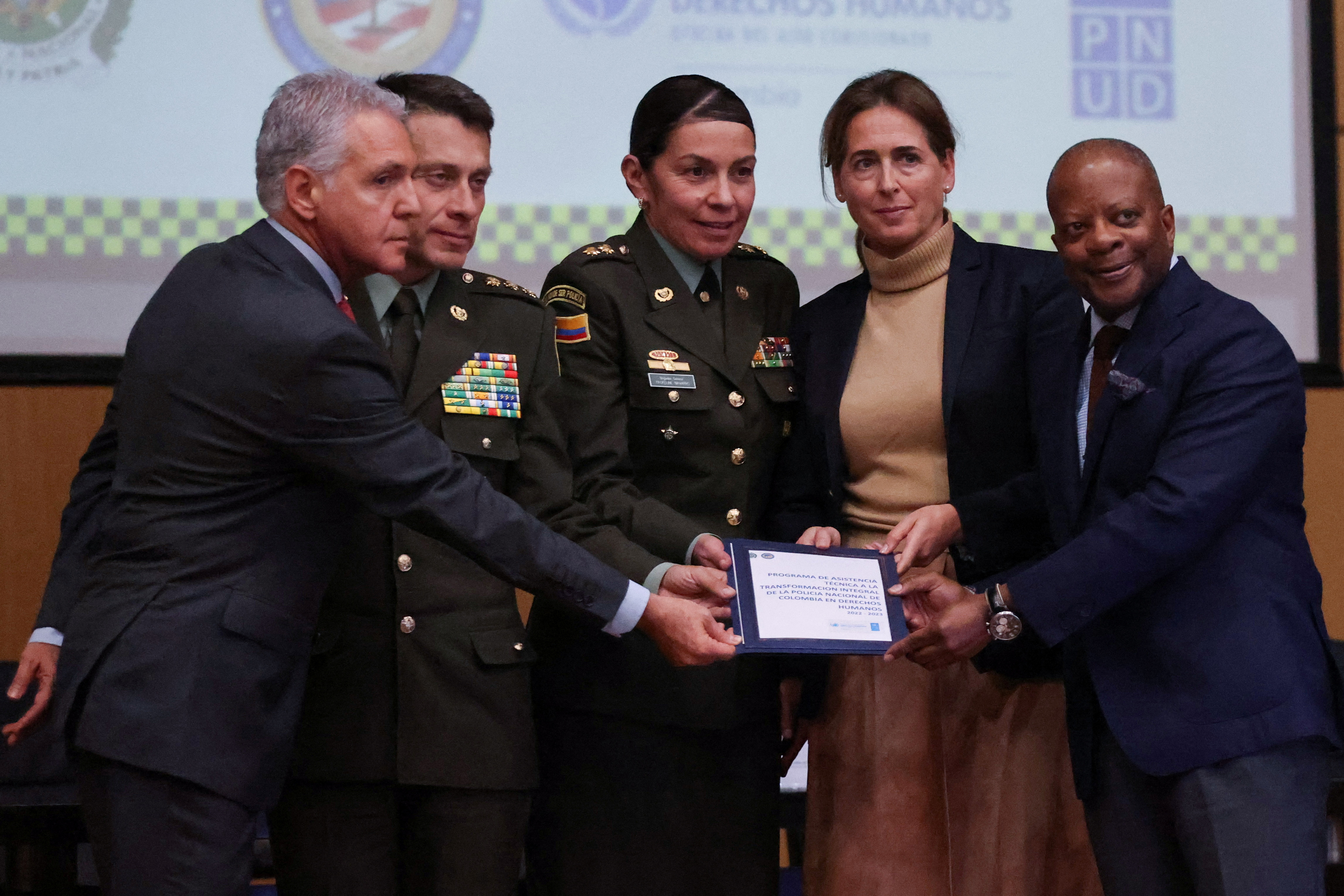 U.S., U.N. Support New Human Rights Training for Colombia Police