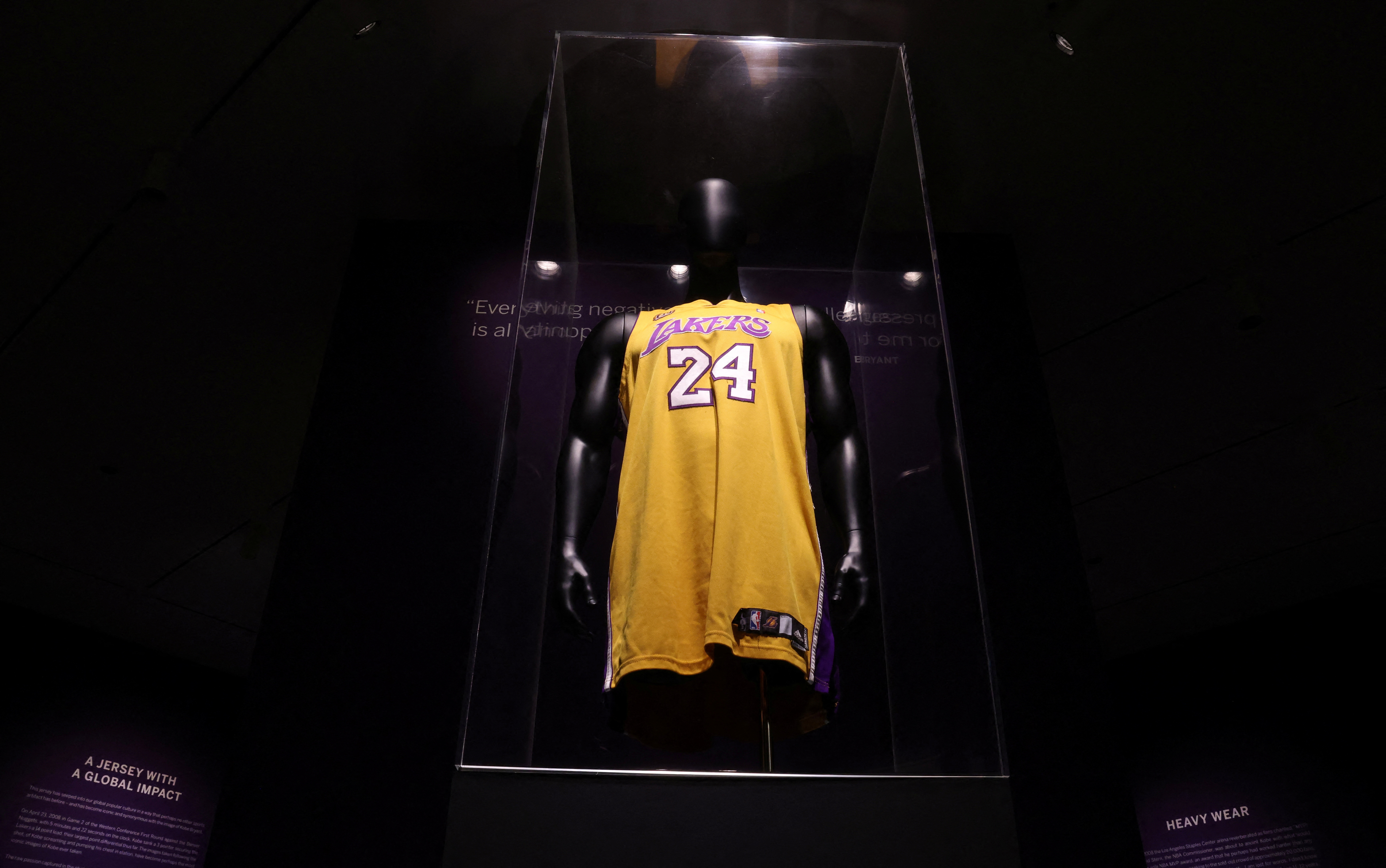 Twee graden hoekpunt paradijs Kobe Bryant's jersey from MVP season sold for $5.8 million | Reuters