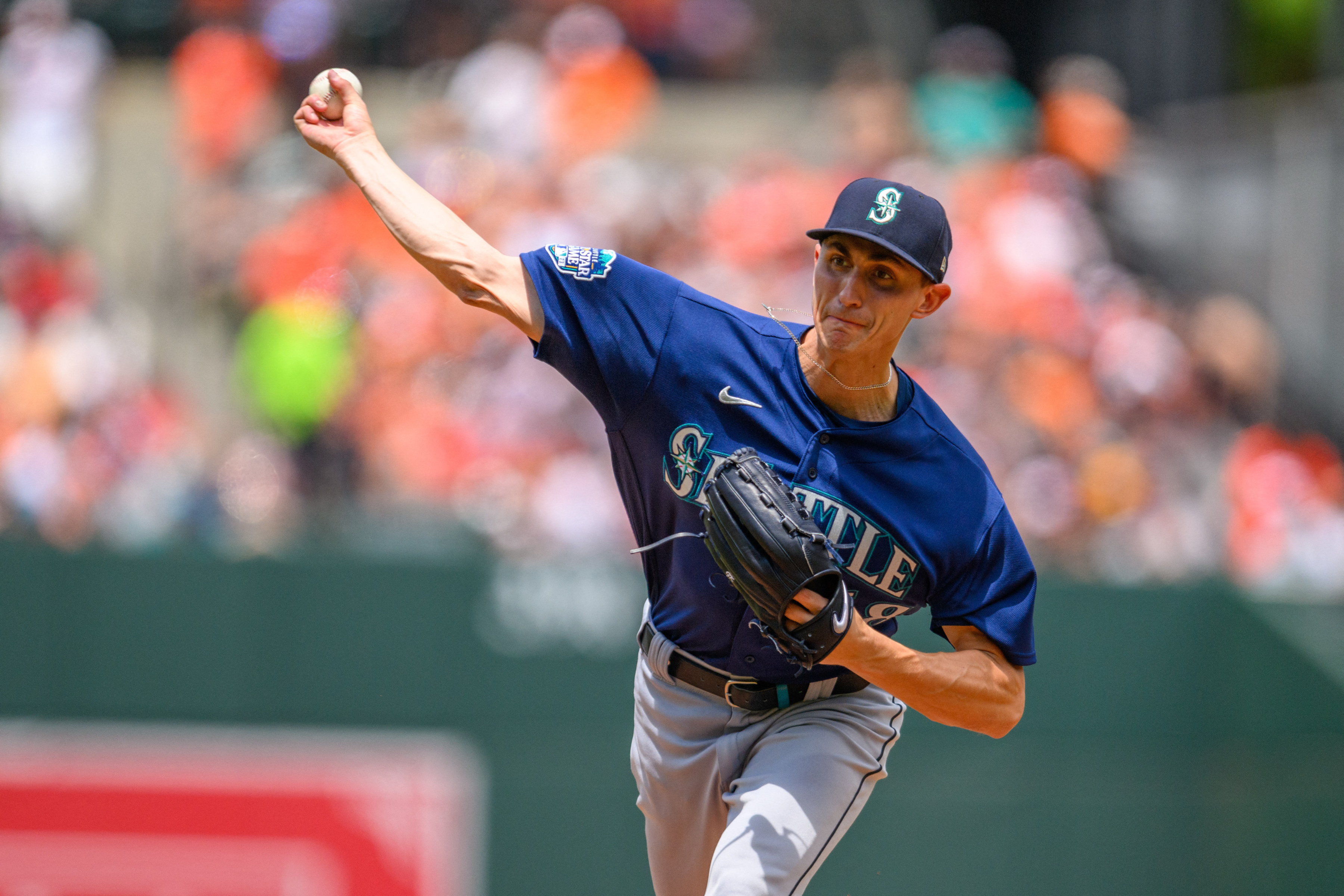 BALTIMORE, MD - MAY 31: Baltimore Orioles right fielder Anthony Santander  (25) makes a catch during the Seattle Mariners game versus the Baltimore  Orioles on May 31, 2022 at Orioles Park at