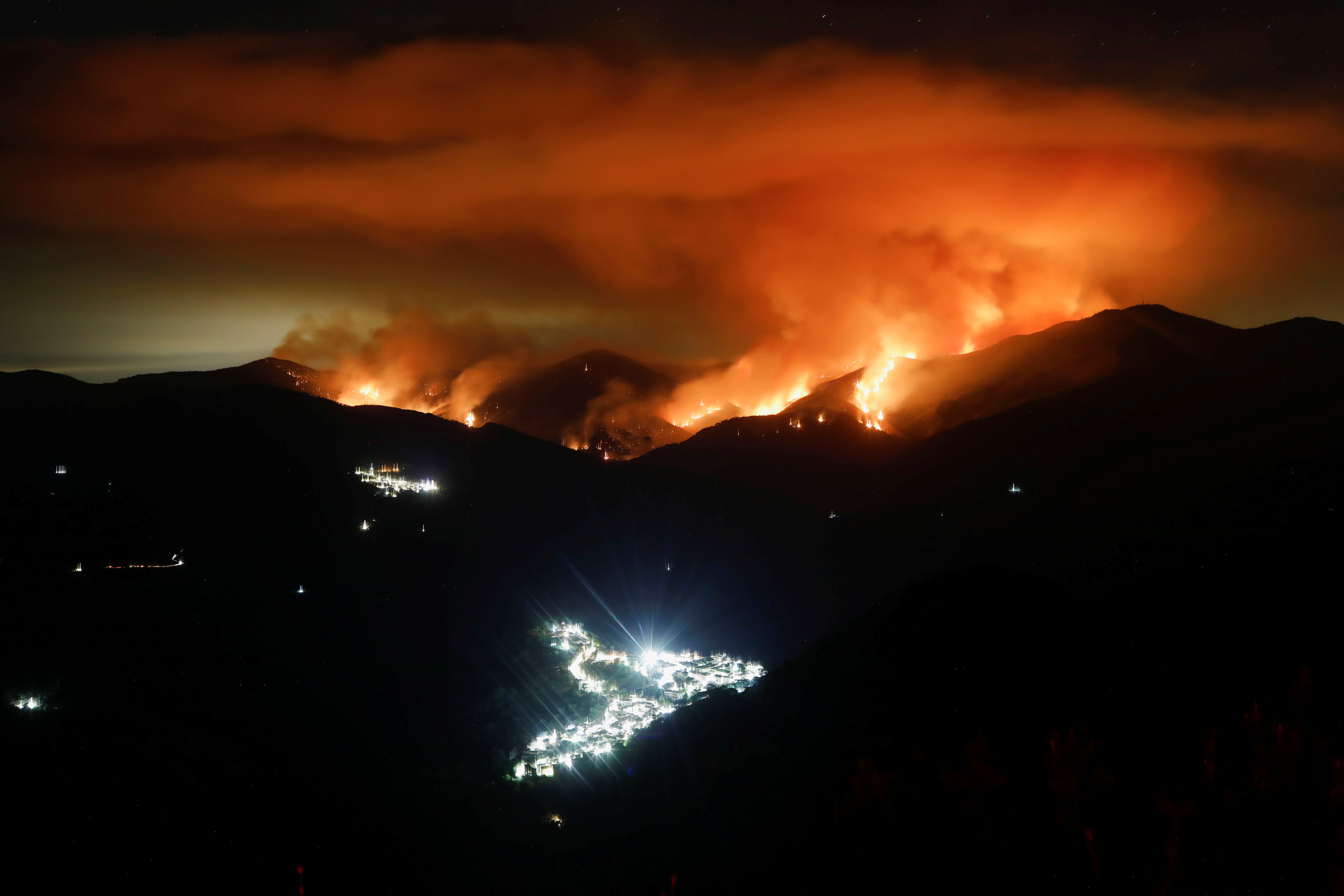 Wildfire on Sierra Bermeja mountain