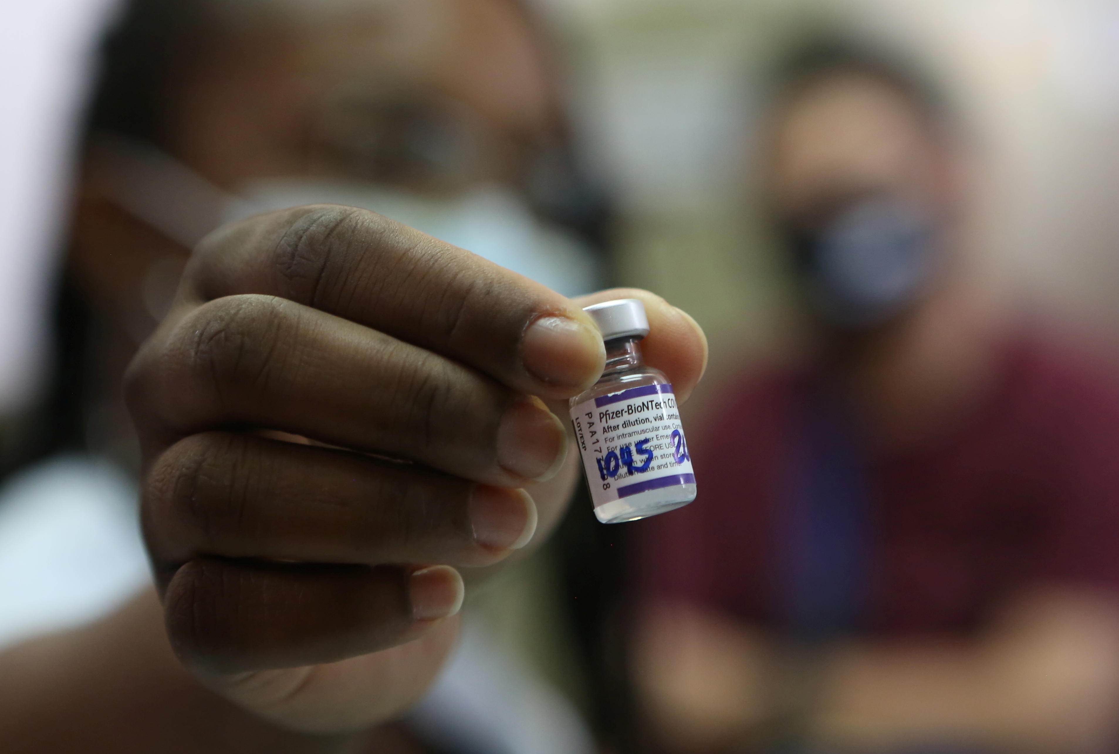 A nurse shows a dose of the Pfizer-BioNTech coronavirus disease (COVID-19) vaccine during a vaccination program for minors between the ages of 12 to 17, in San Jose, Costa Rica, October 26, 2021. REUTERS/Mayela Lopez