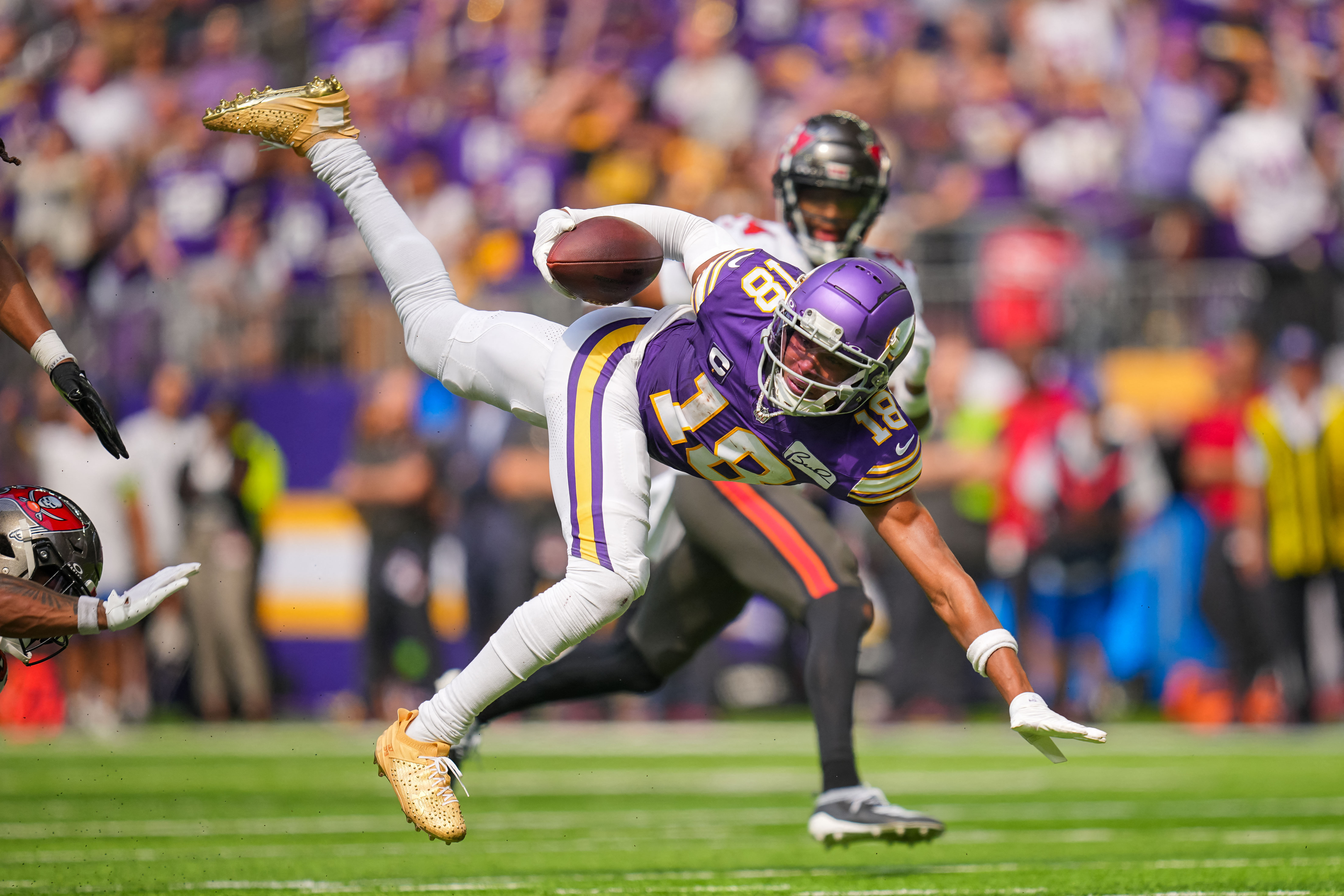 Baker Mayfield wins in his Buccaneers' debut, beats Vikings