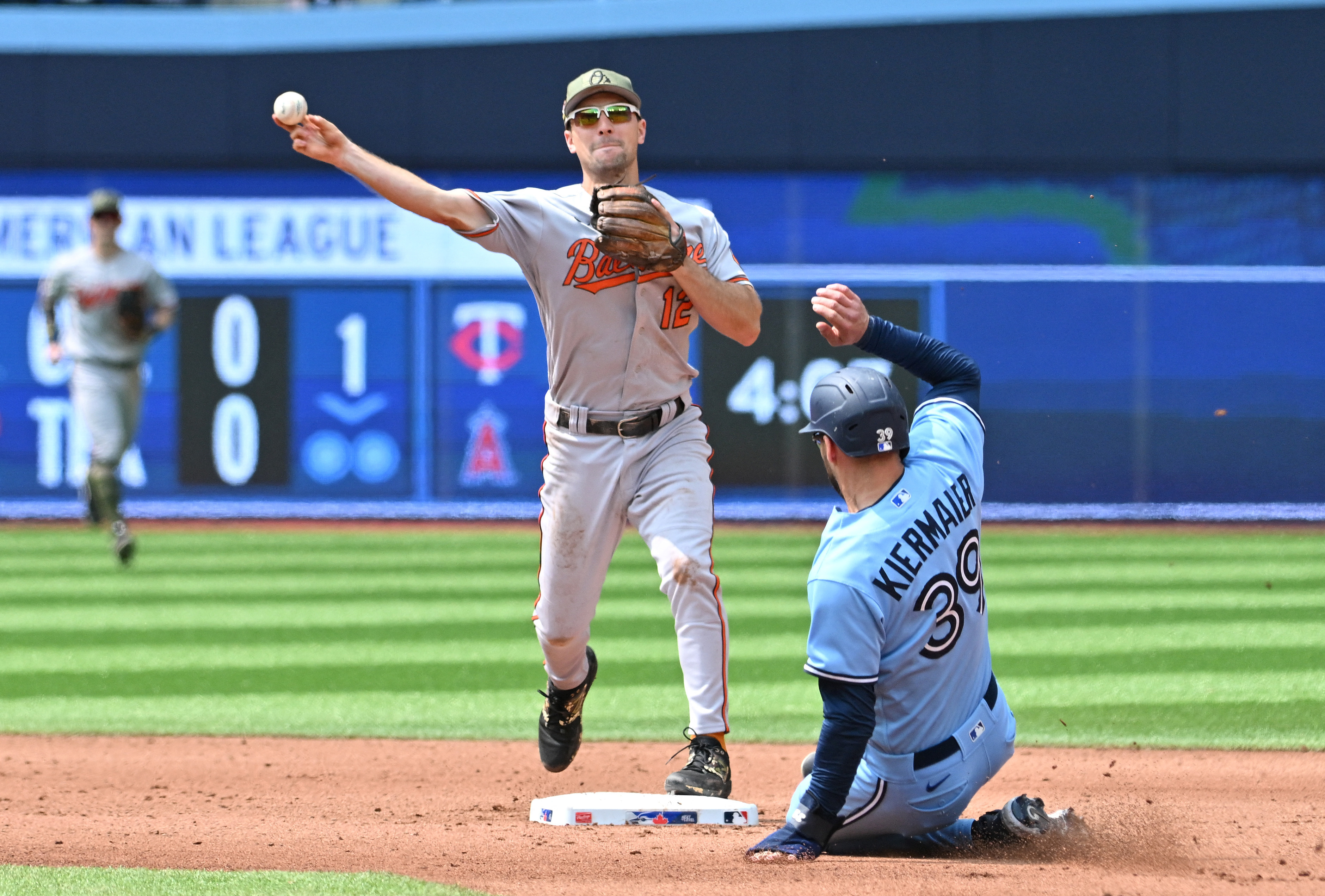 Baltimore Orioles outfielder Cedric Mullins robs home run, then hits one in  extra innings for win – NBC 7 San Diego