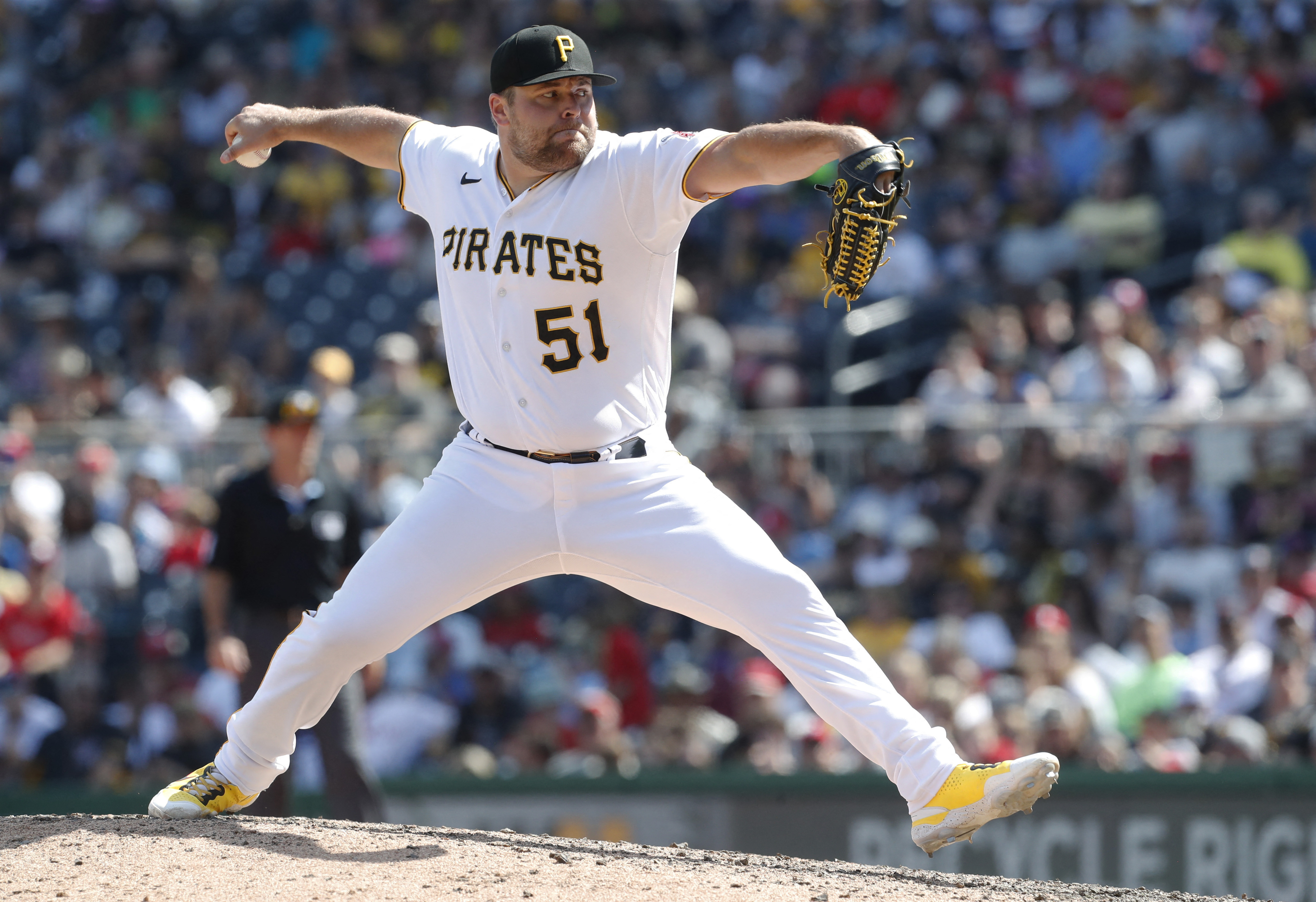 Chicago White Sox pinch hitter Carlos Pérez (36) celebrates his two-RBI  double against the Oakland Athletics during the eighth inning of a baseball  game, Saturday, July 1, 2023, in Oakland, Calif. (AP