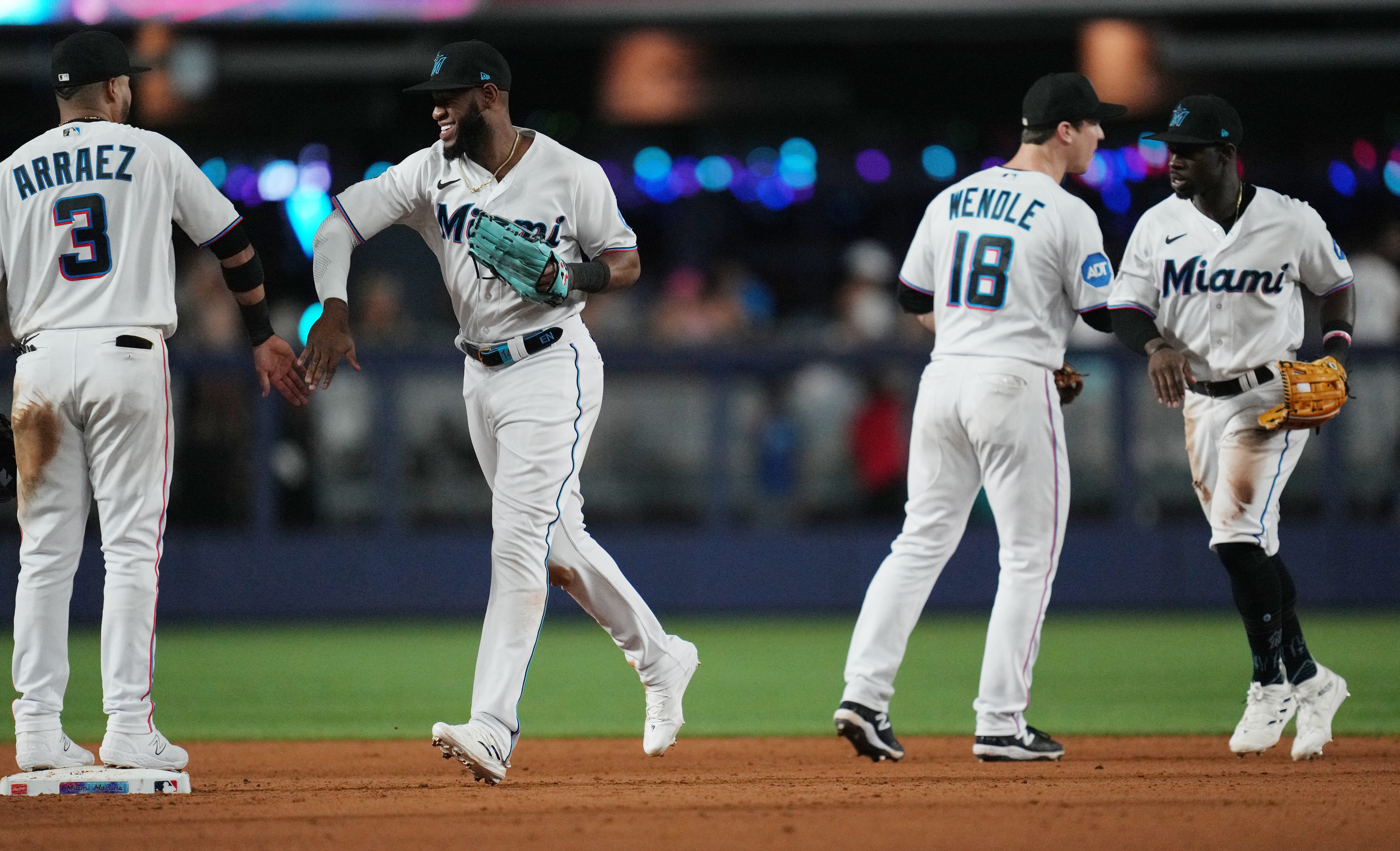 Marlins' late rally sends Pirates to 10th straight loss