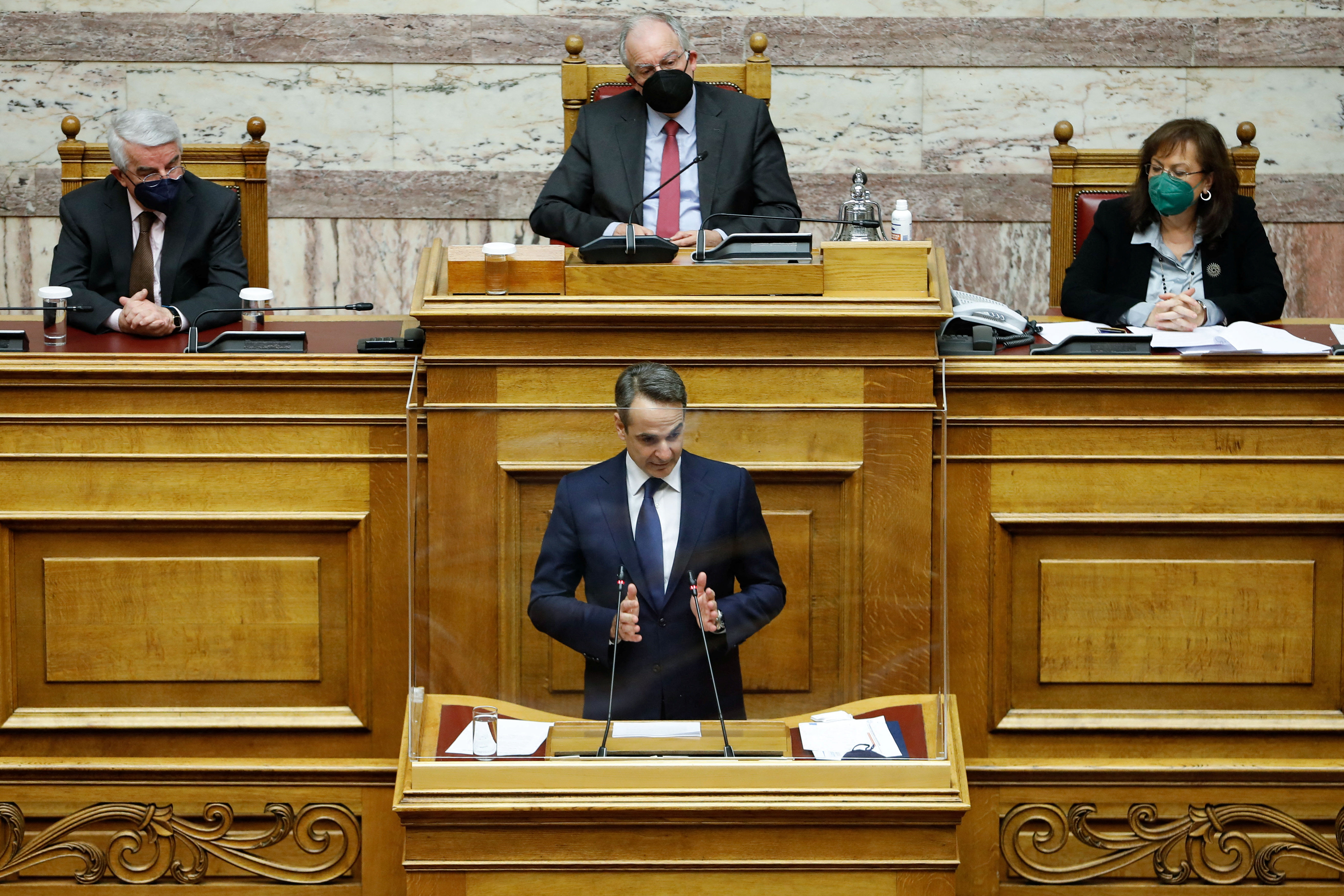 Ο Έλληνας Πρωθυπουργός Κυριάκος Μητσοτάκης μιλάει κατά τη διάρκεια κοινοβουλευτικής συνόδου πριν από την ψήφο εμπιστοσύνης στην Αθήνα, Ελλάδα, 30 Ιανουαρίου 2022. REUTERS/Κώστας Μπαλτάς