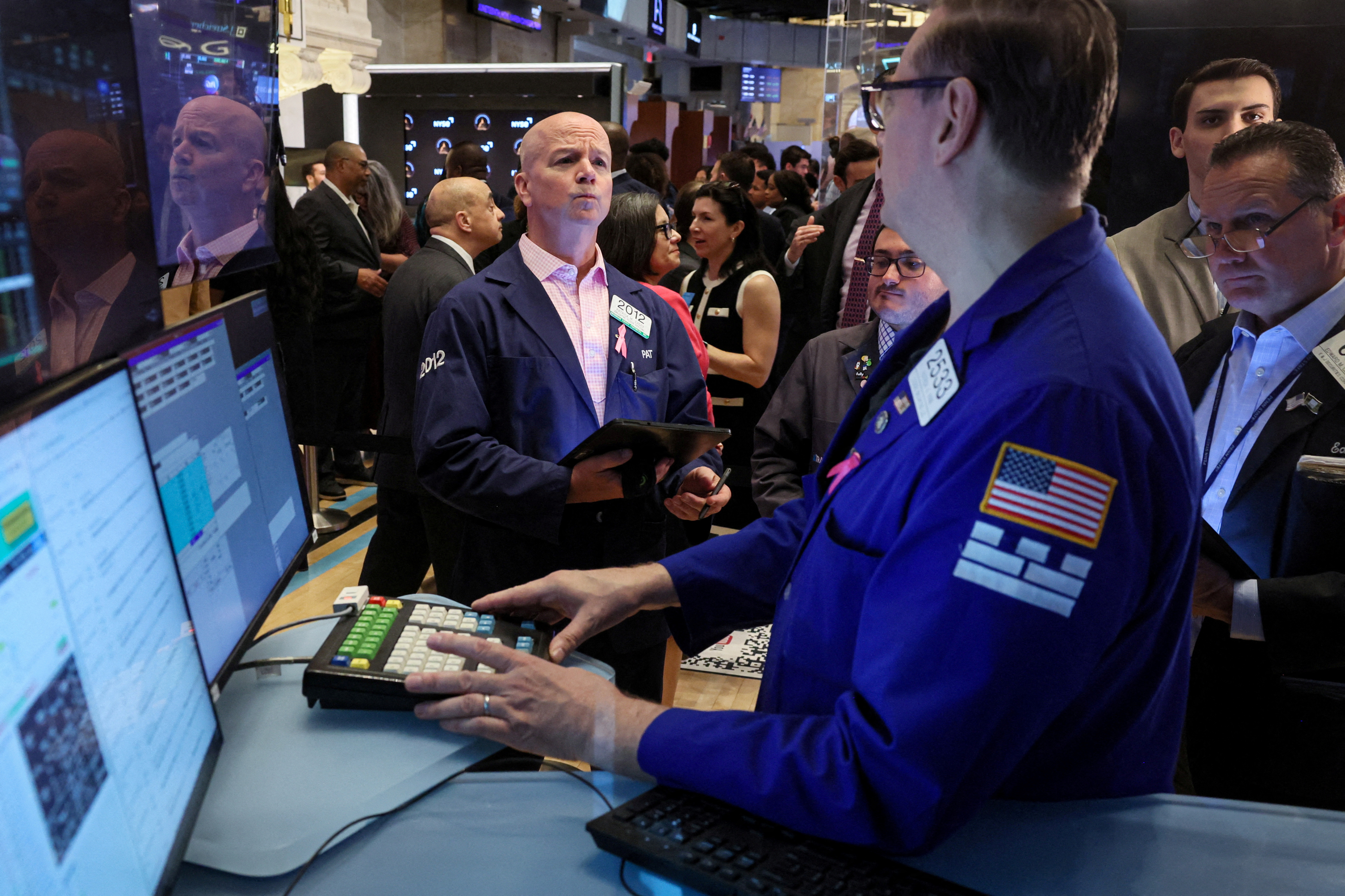 Wall St ends upper as Fed mins, jobs information company rate-cut hopes