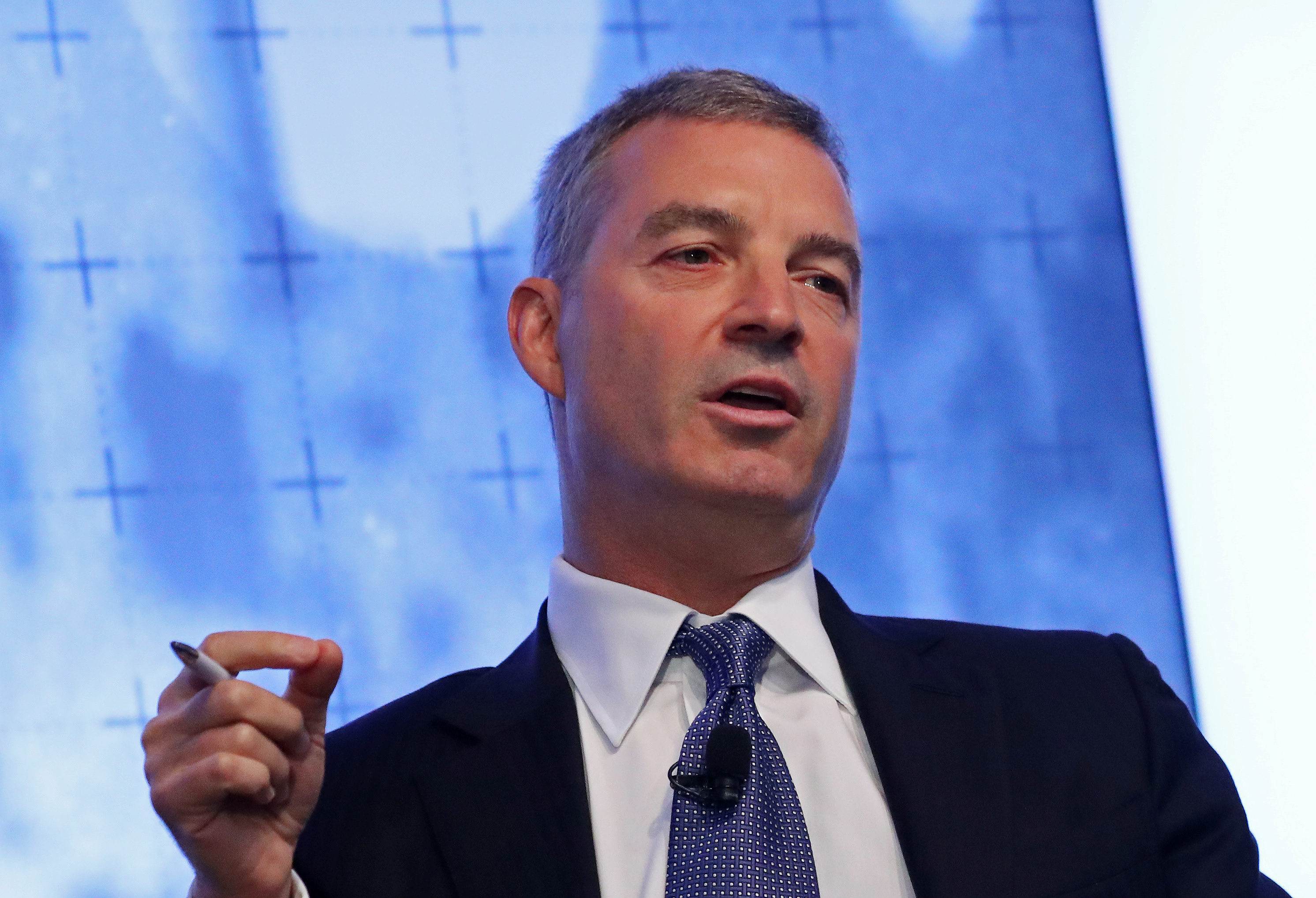 Billionaire hedge fund manager Loeb shifts portfolio, eyes possible ...