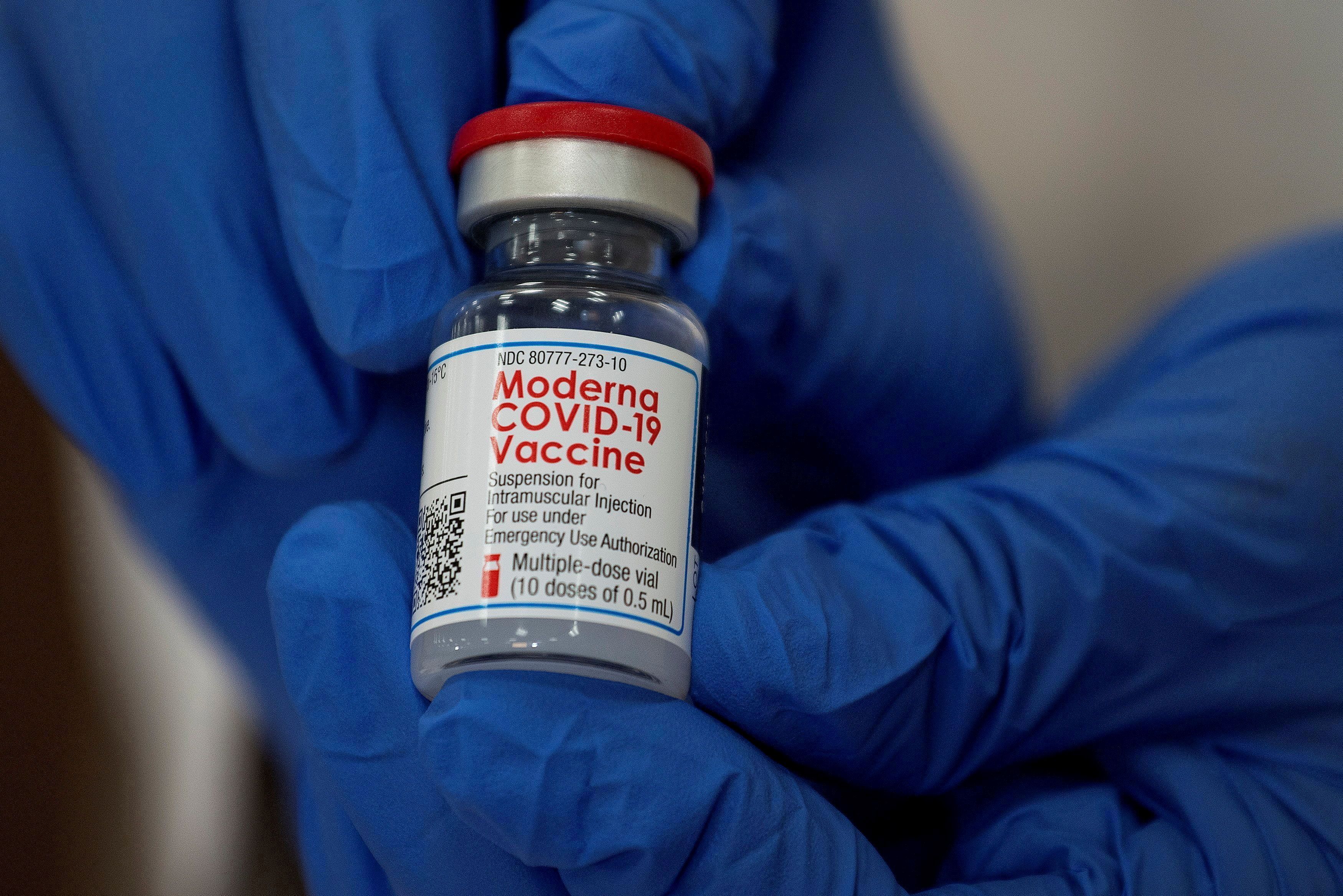   An employee shows the Moderna COVID-19 vaccine at Northwell Health's Long Island Jewish Valley Stream hospital in New York, U.S., December 21, 2020.   REUTERS/Eduardo Munoz/File Photo