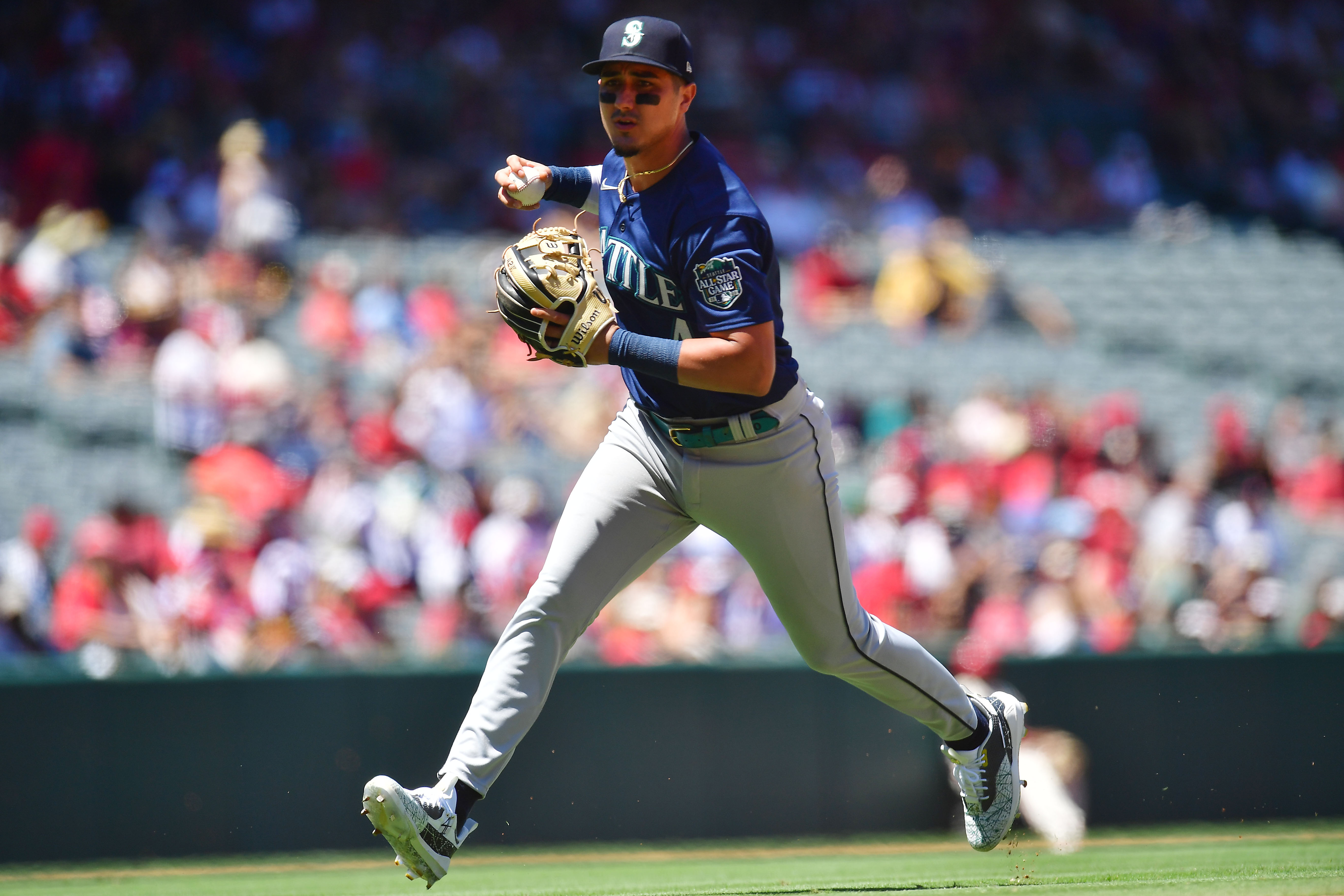 Eugenio Suárez delivers in 10th inning, Mariners sweep Angels with 3-2  victory