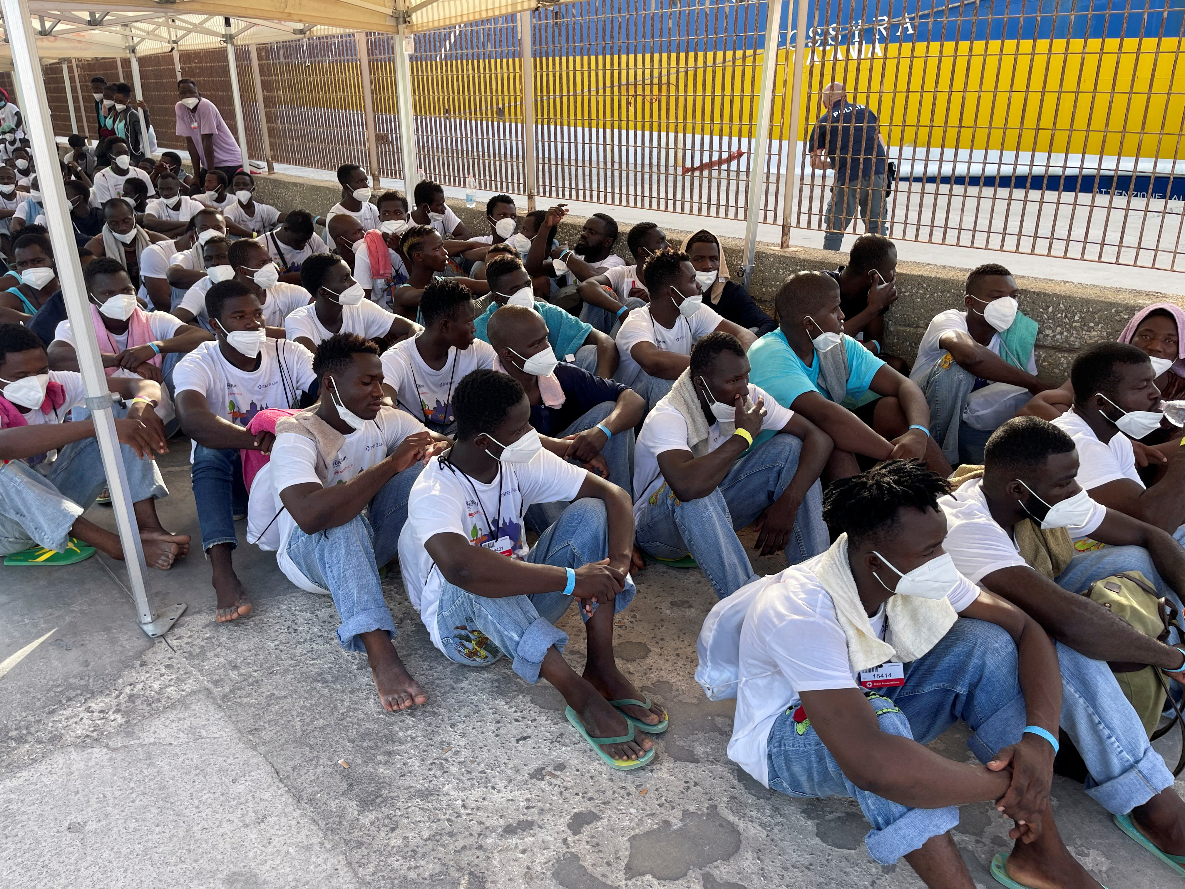 L’isola italiana di Lampedusa sta assistendo all’arrivo di un numero record di migranti