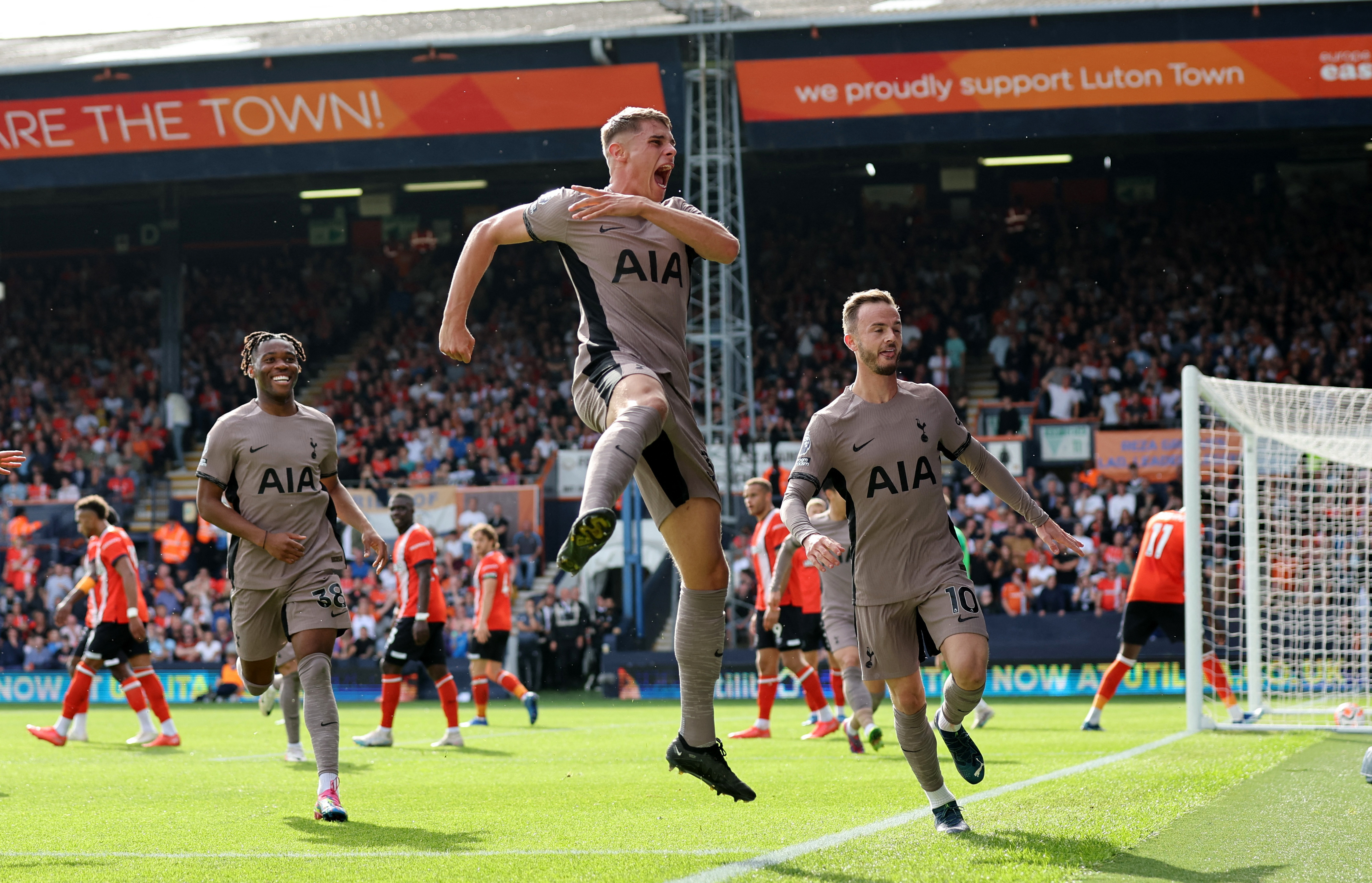 Premier League table: Tottenham Hotspur go top