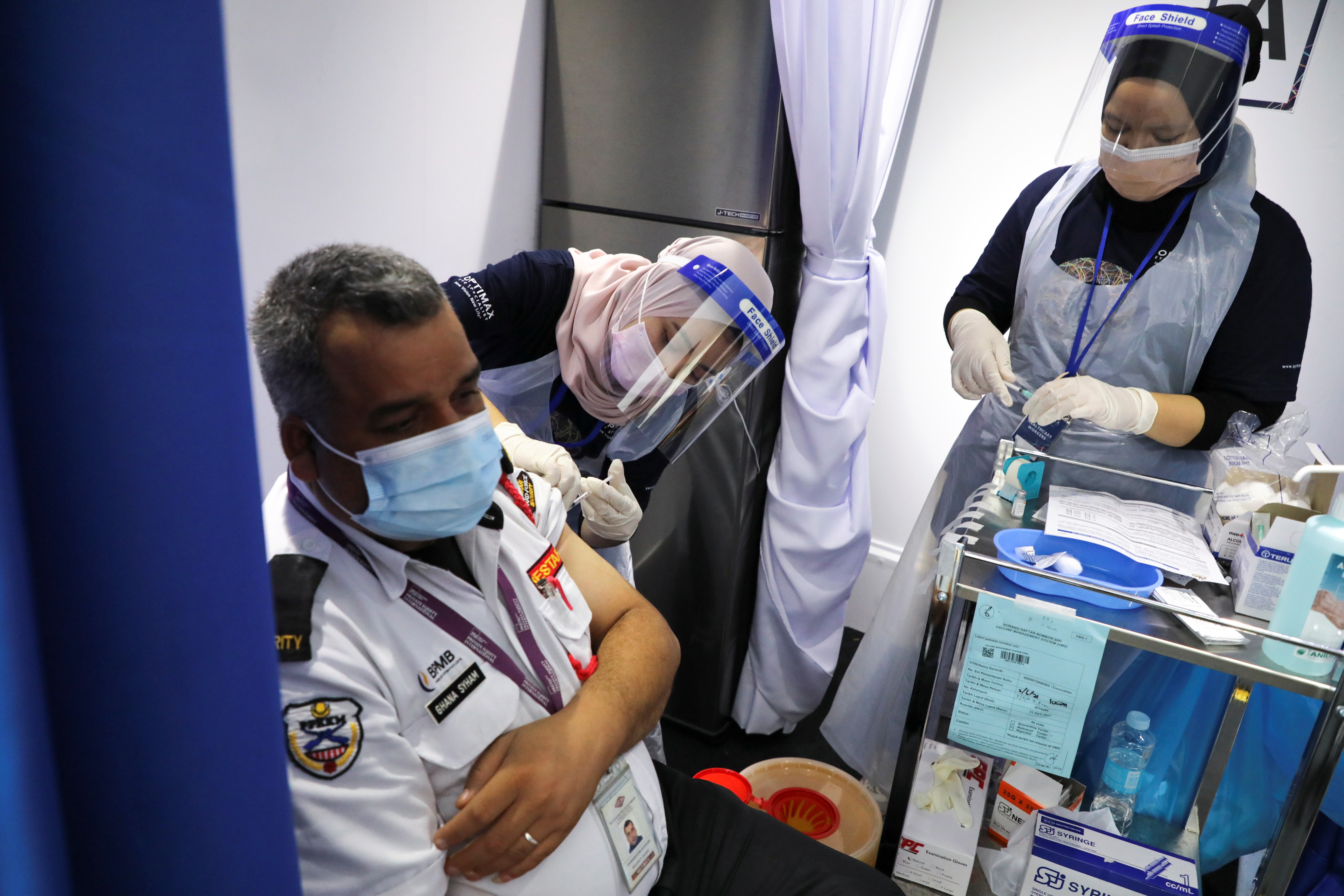 Shots On Wheels Malaysia Goes Mobile With Mass Vaccine Rollout Reuters