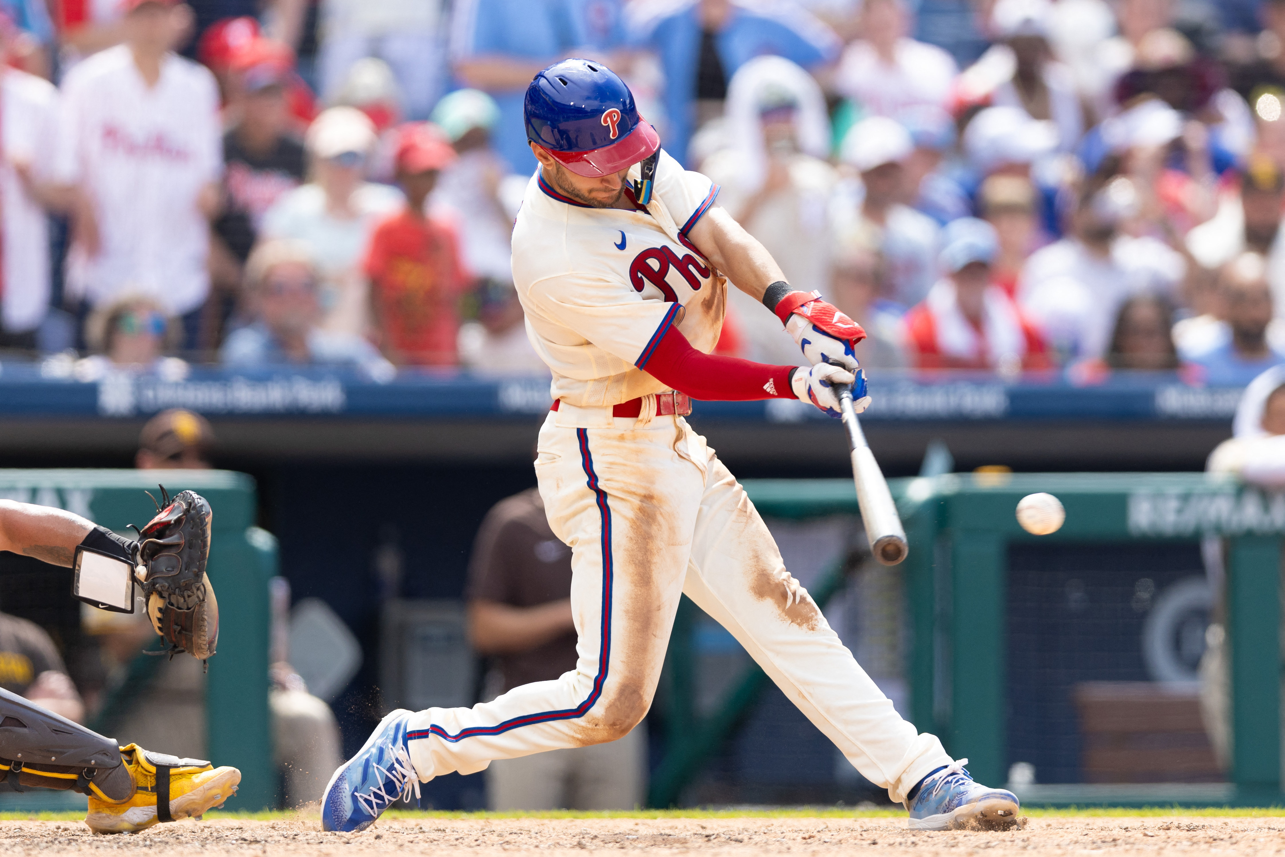 Bryce Harper breaks HR drought, Phillies sweep Padres