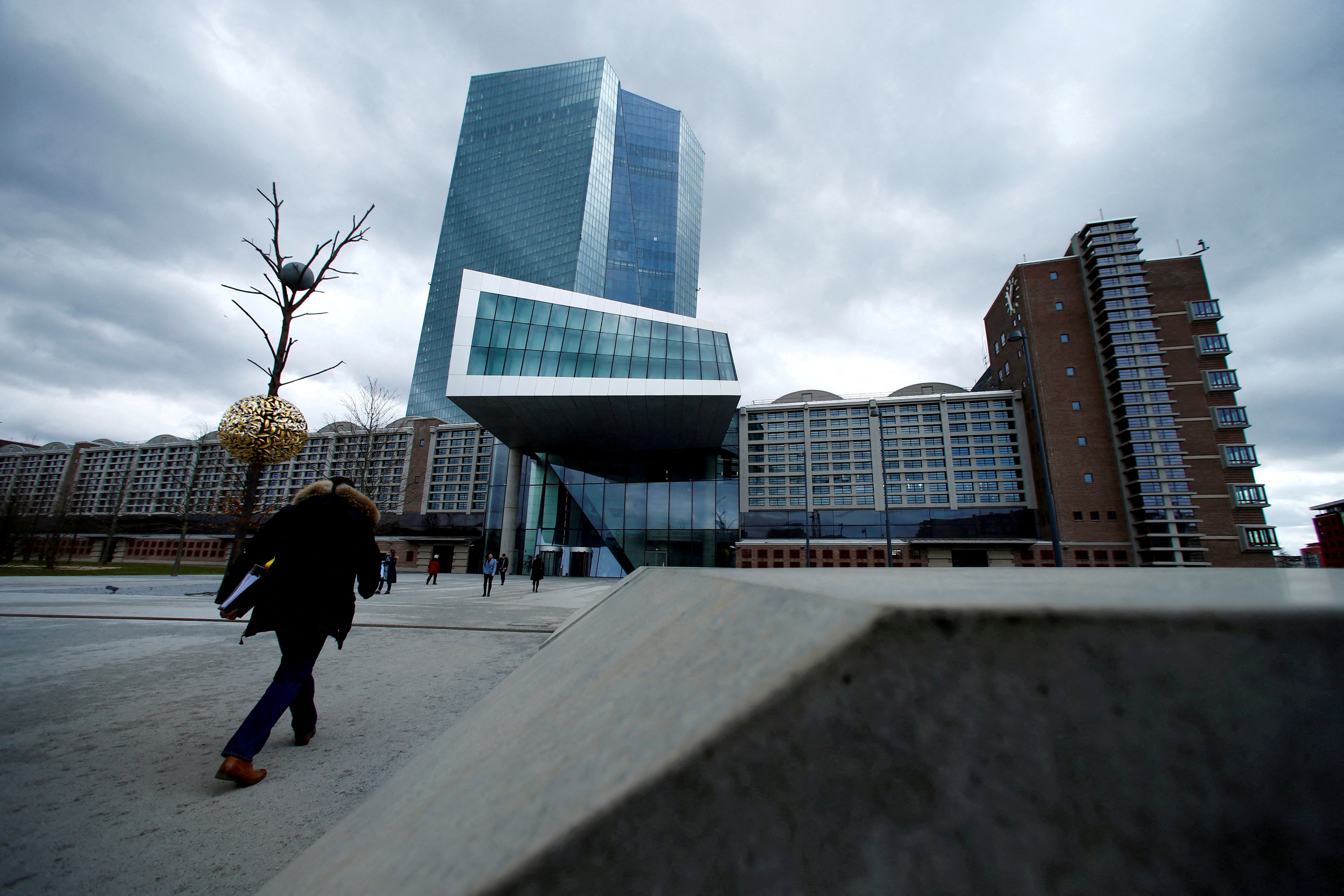 FILE PHOTO: FILE PHOTO: European Central Bank (ECB) headquarters building is seen in Frankfurt
