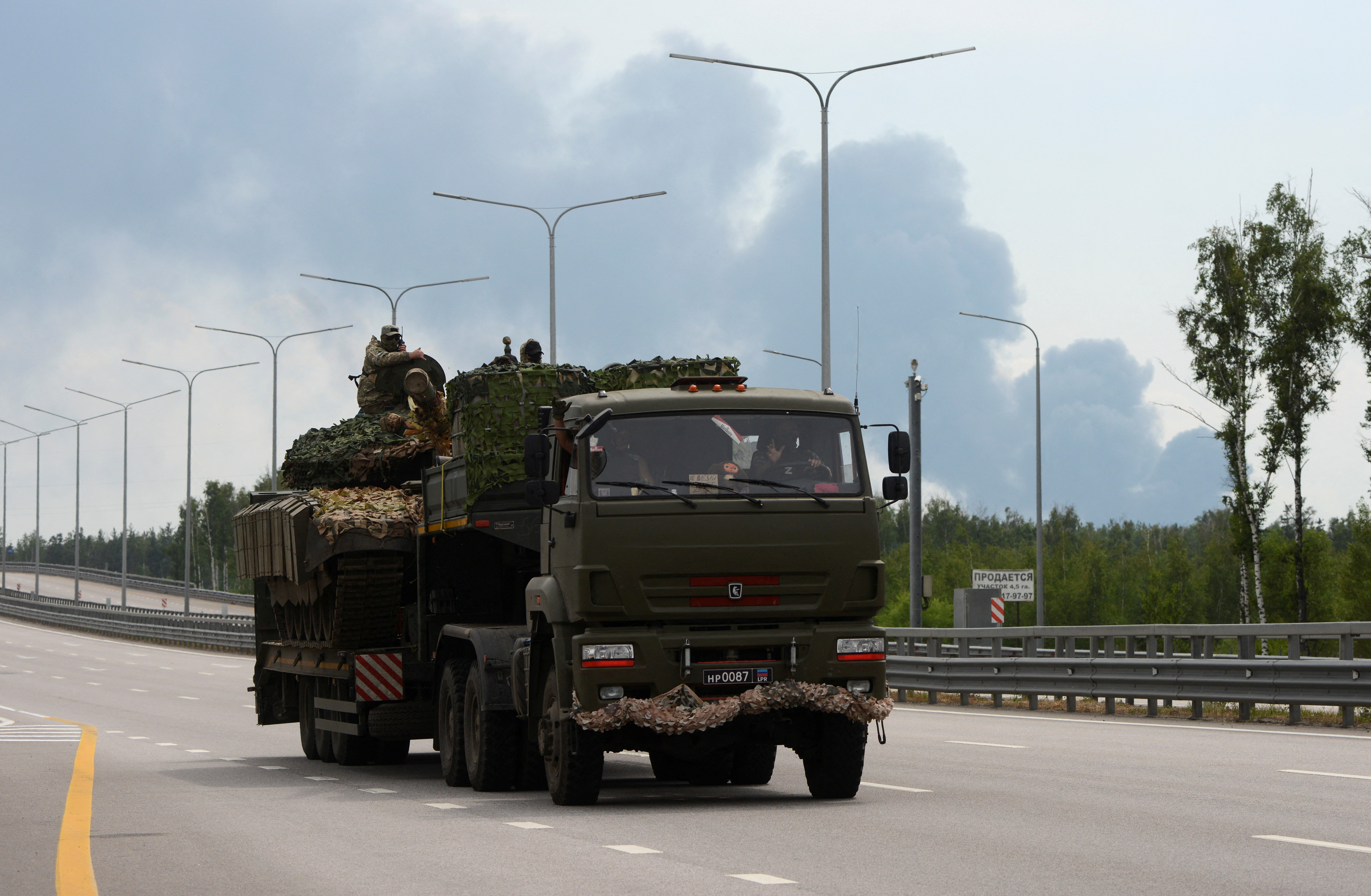 Колонна военных грузовиков