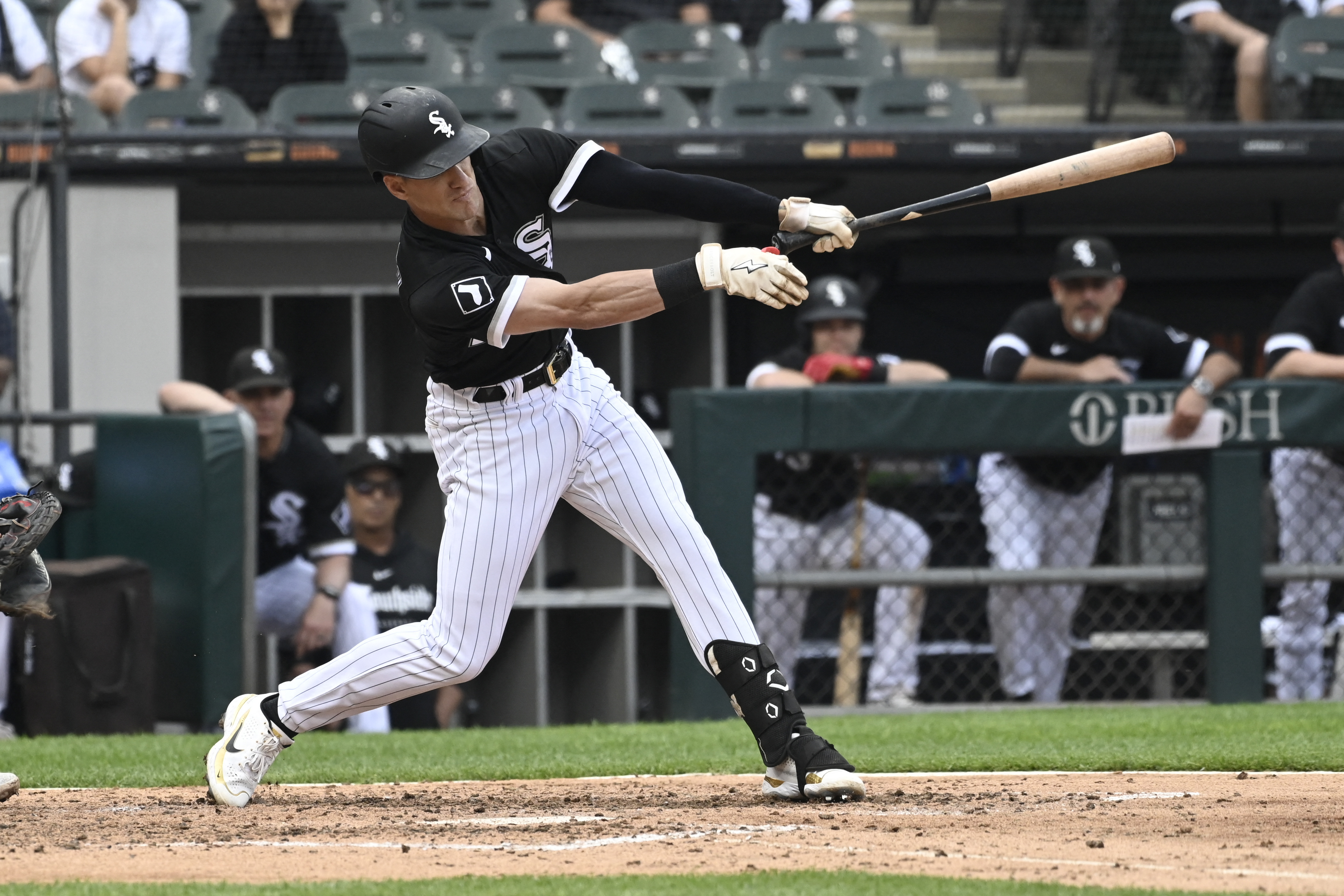 Jays edge White Sox to sweep twin bill, series