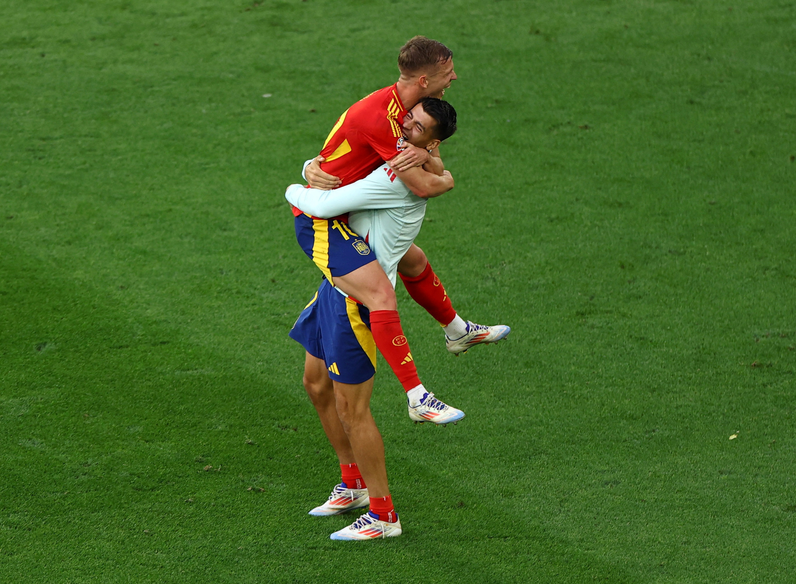 Spain dig deep to earn dramatic extra time victory over Germany | Reuters