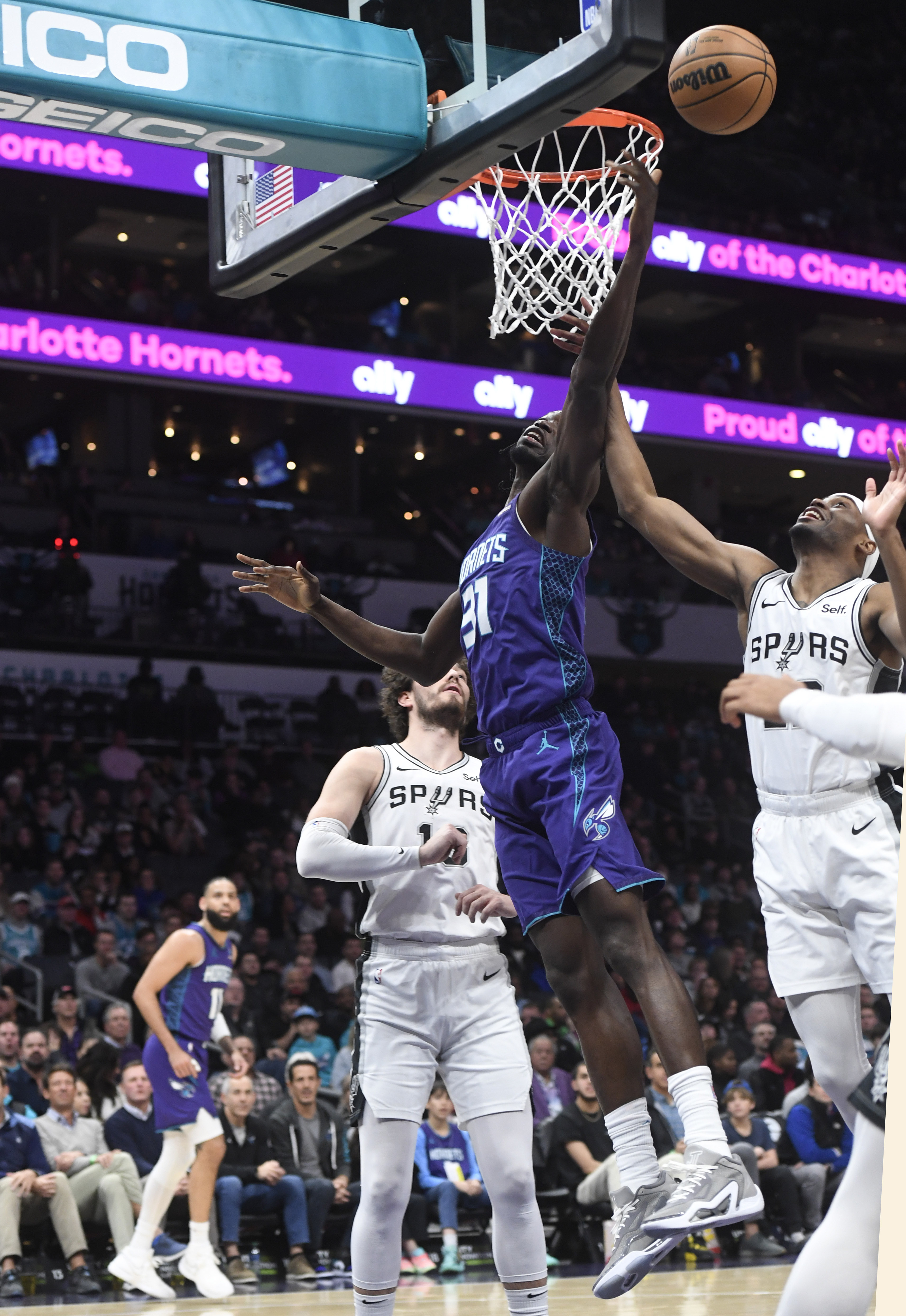 LaMelo Ball, Hornets fend off Spurs to halt 6-game skid