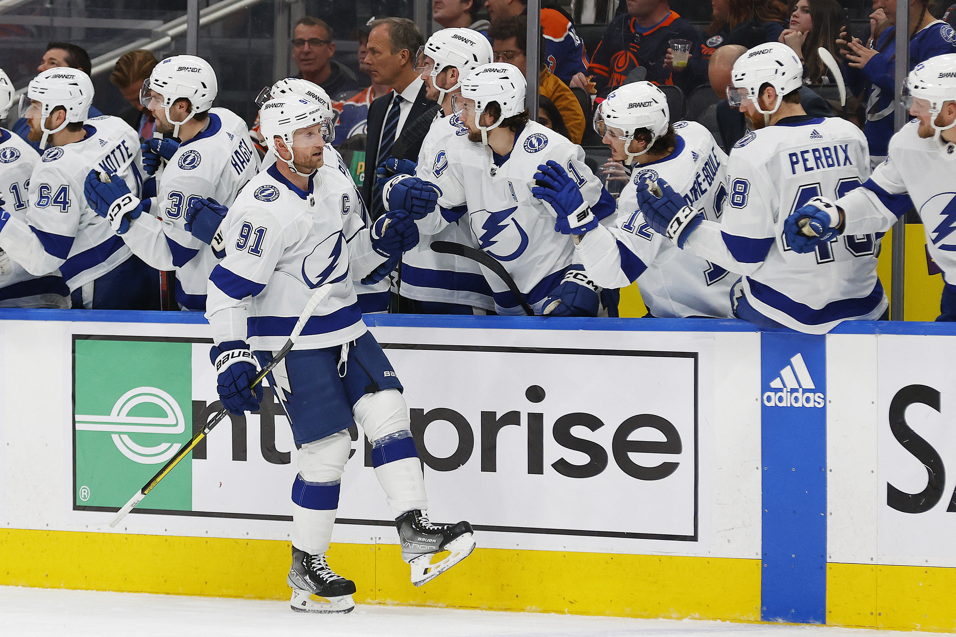 NHL roundup: Steven Stamkos nets 4, Lightning halt Oilers' win streak |  Reuters