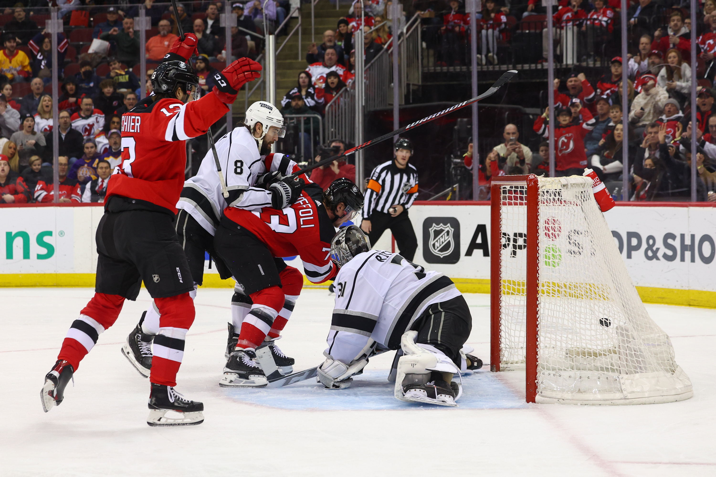 Quinton Byfield's late goal lifts Kings past Devils | Reuters