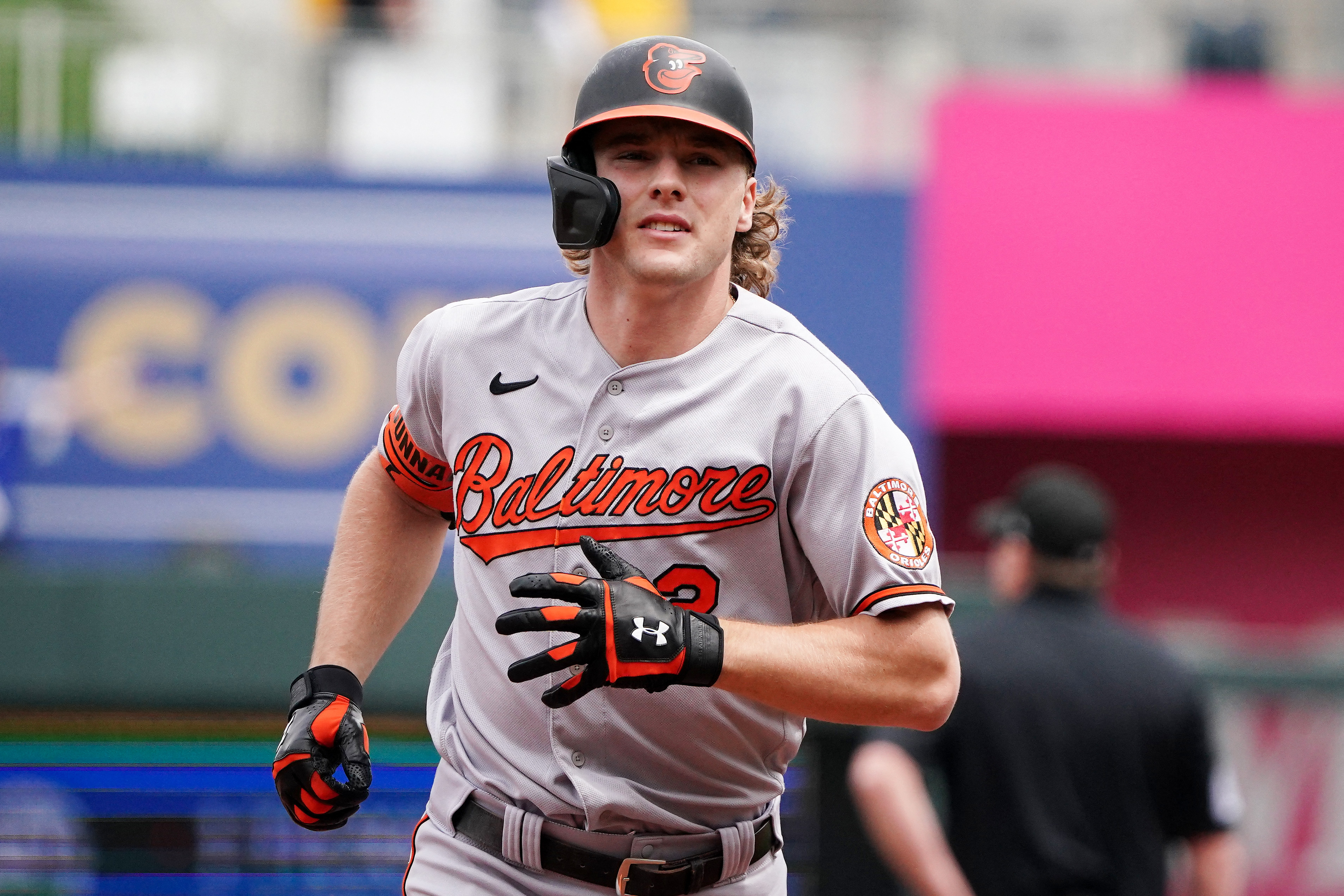 Ryan Mountcastle hits two of Orioles' 5 HRs in 8-1 win over A's