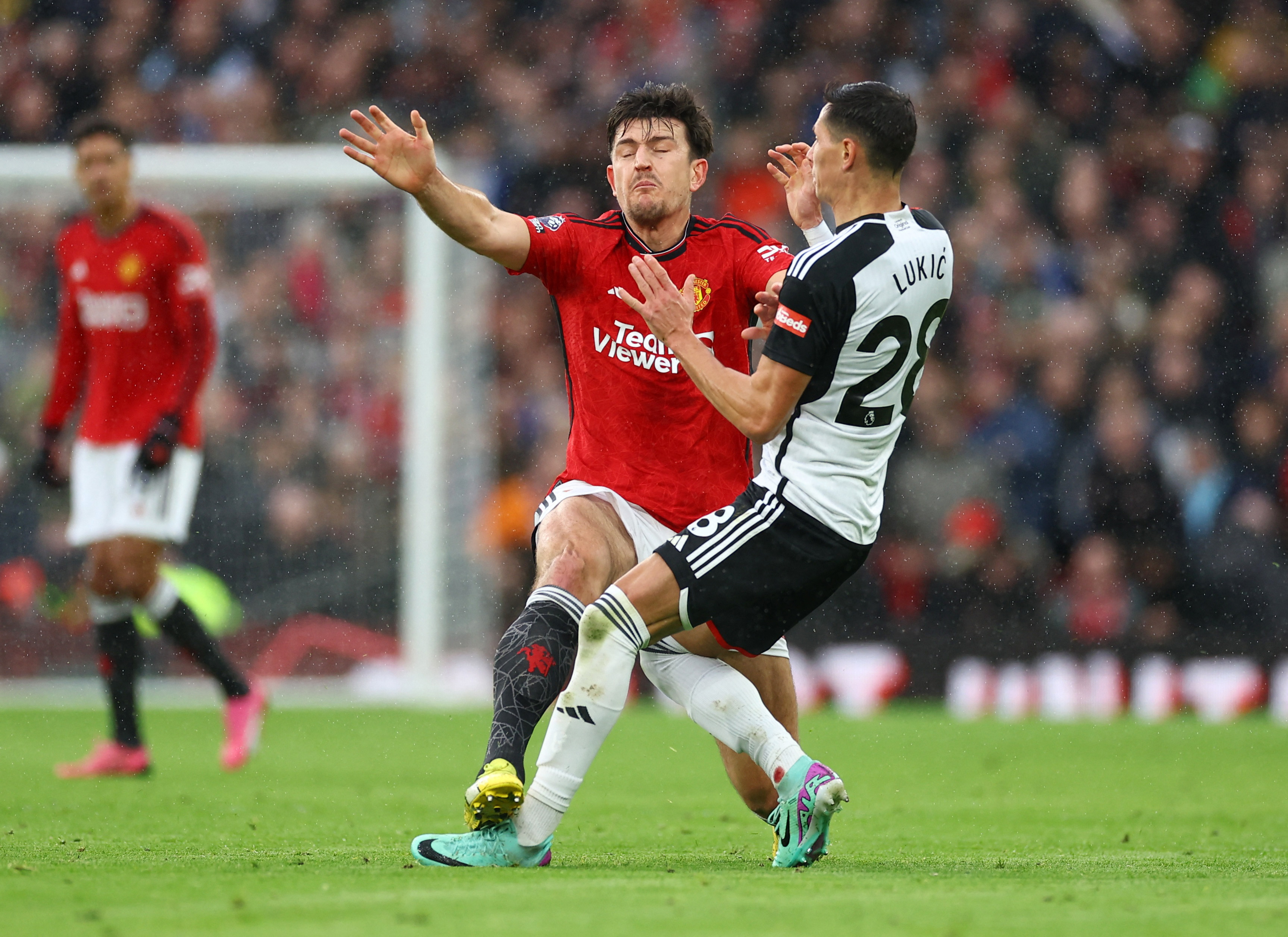 Iwobi late show earns Fulham rare win at Old Trafford | Reuters