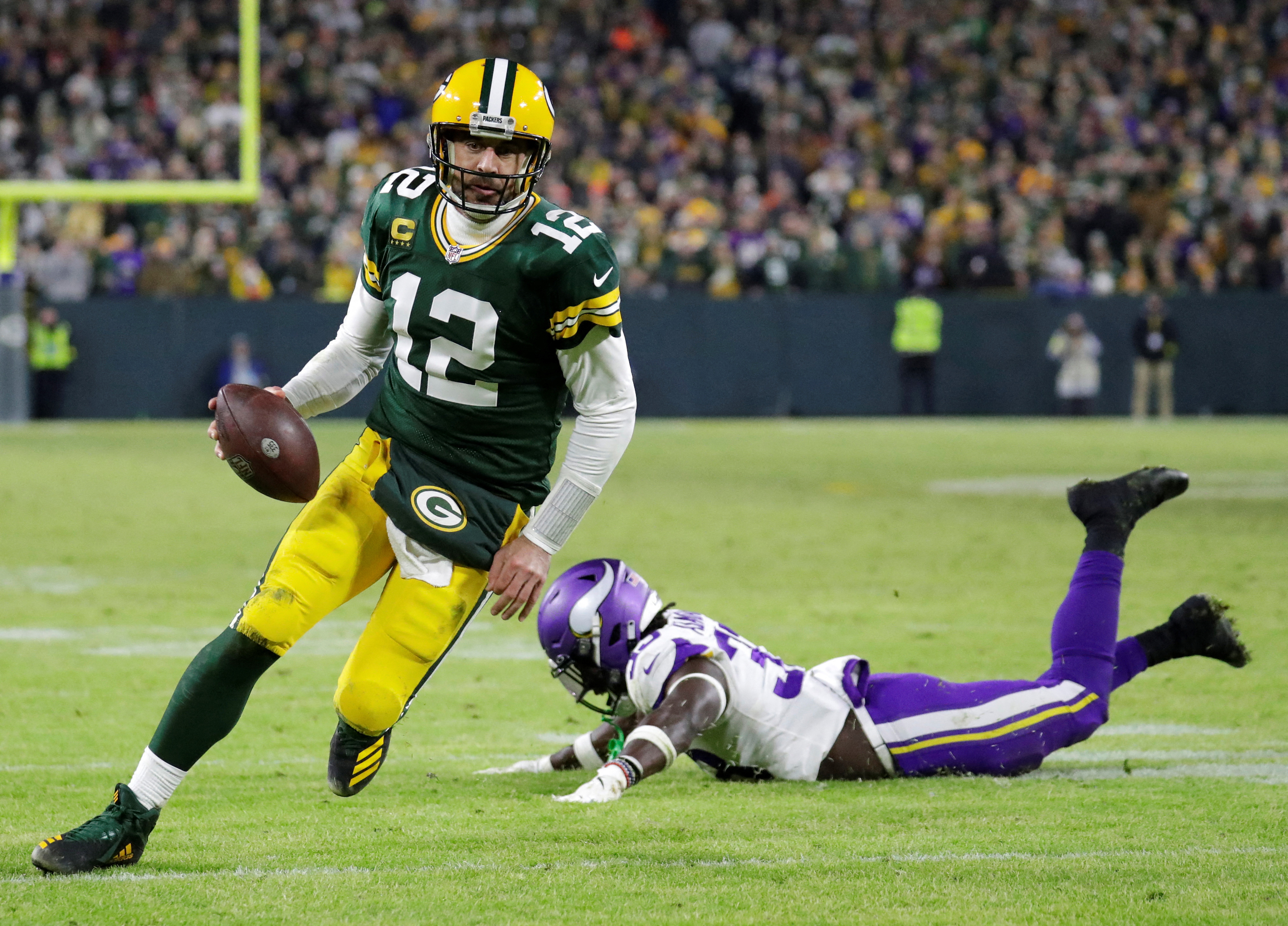 With Rodgers out, Vikings cruise past Packers