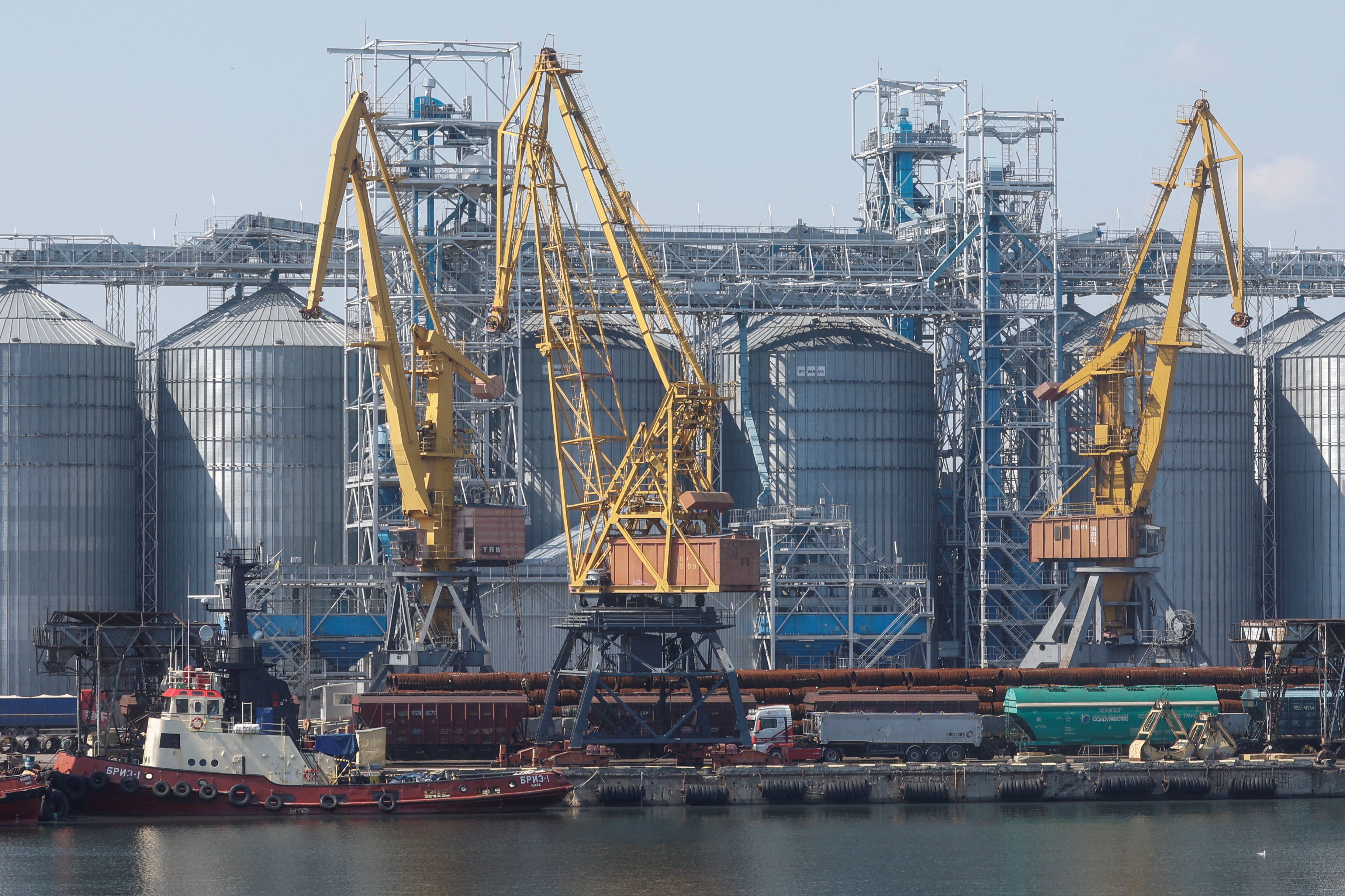 Las vistas muestran una terminal de granos en el puerto marítimo de Odesa.