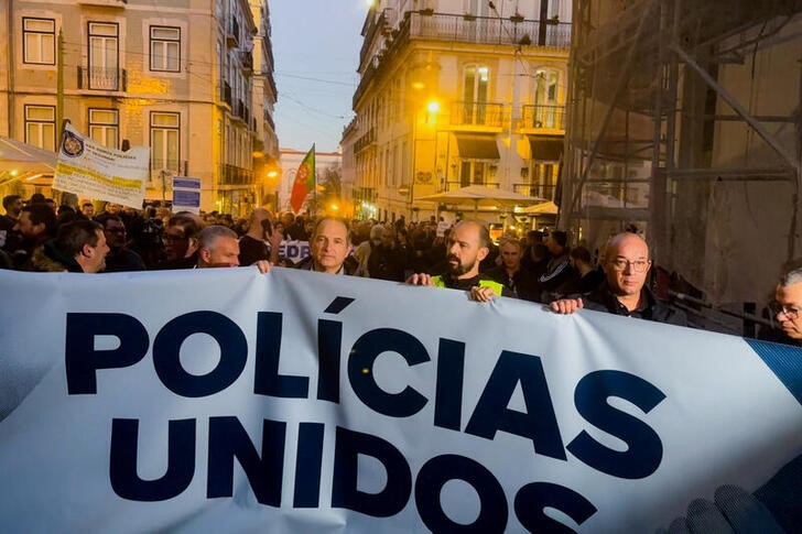 Thousands Of Portuguese Police Protest Over Wages Hazard Pay Reuters   GQEGUXOMRZIMZDEVQT4EOZXW2I 