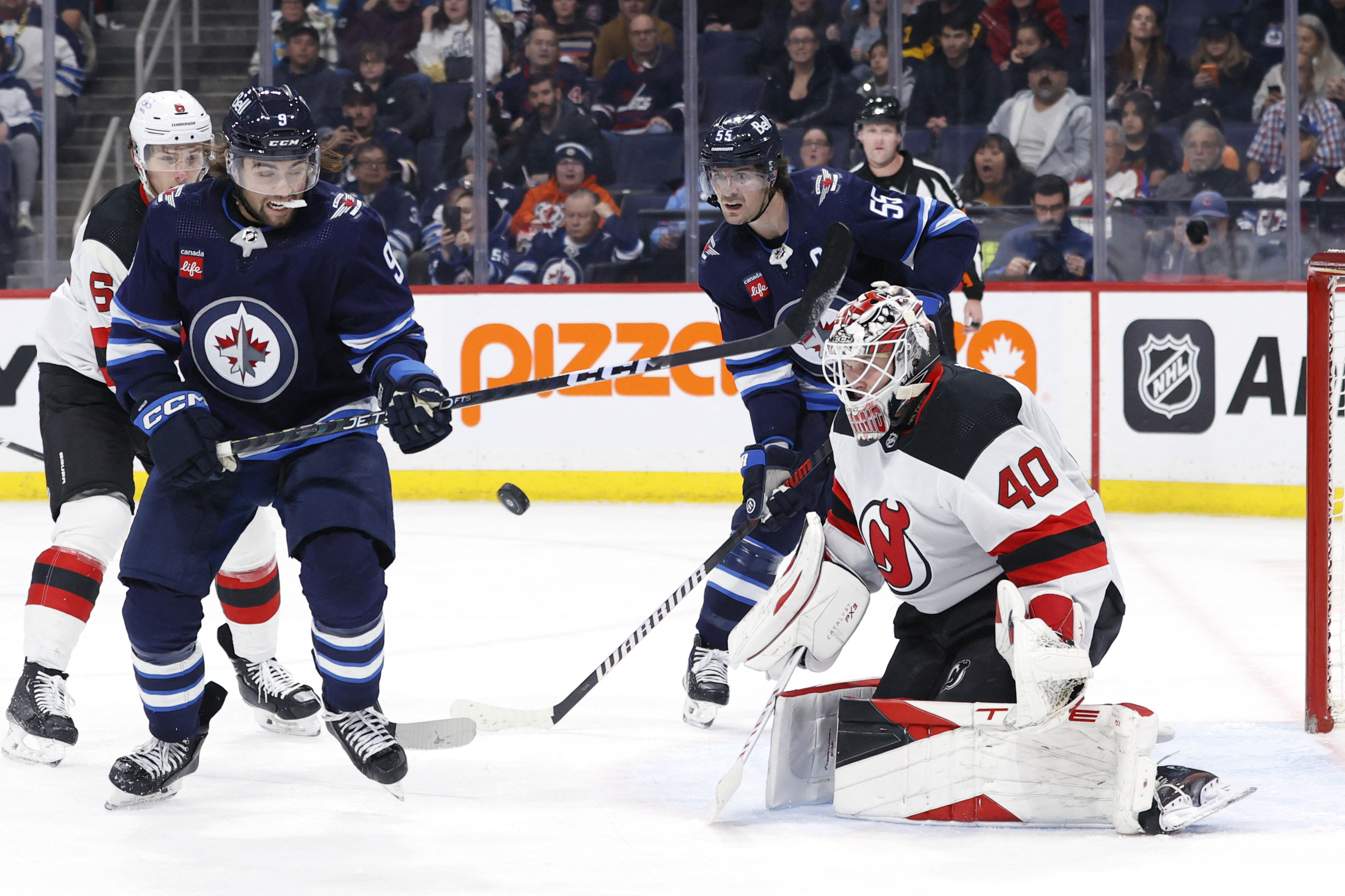 Surging Jets add to slumping Devils' woes | Reuters