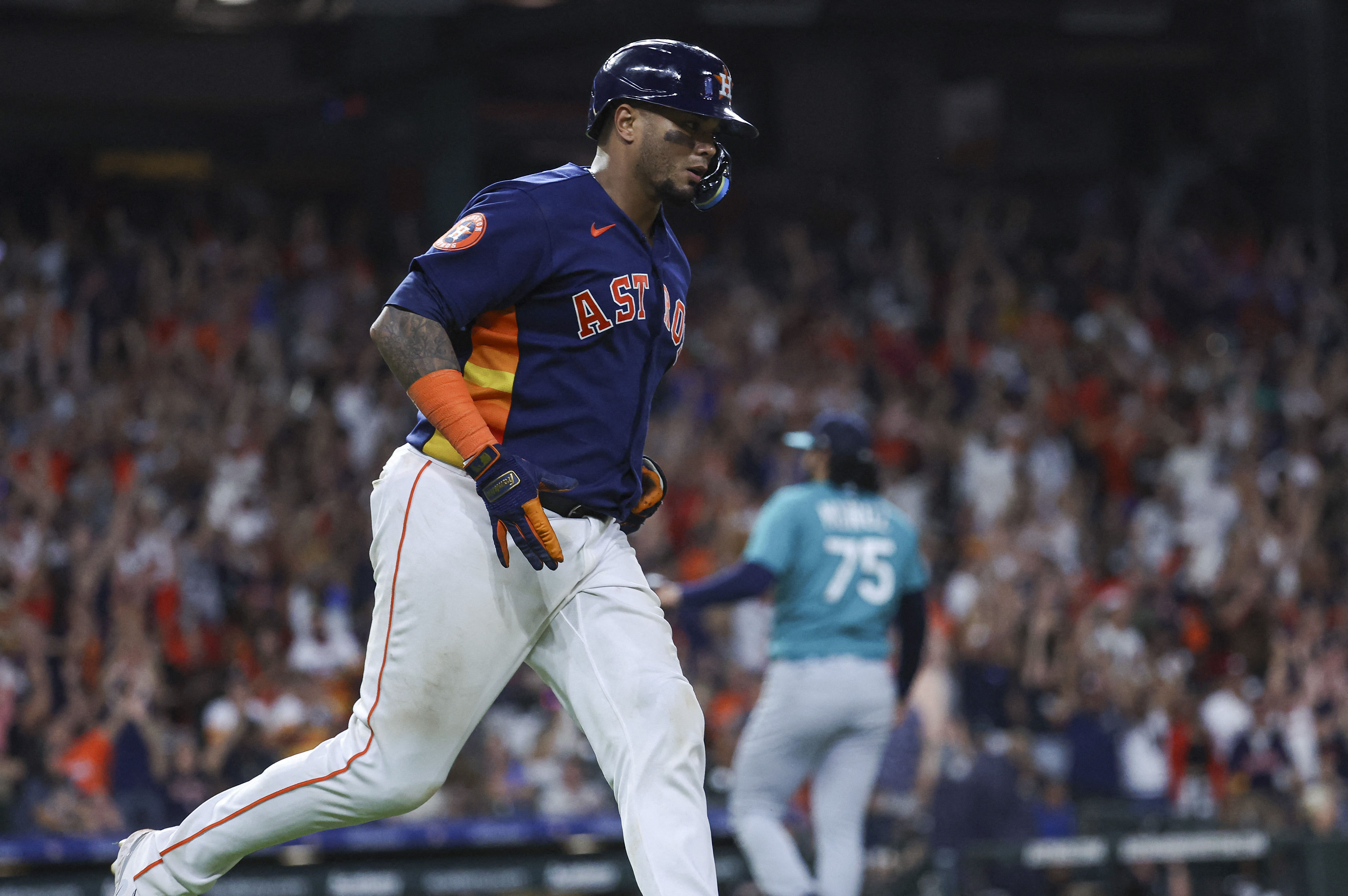 Martin Maldonado's late heroics help Astros edge Mariners